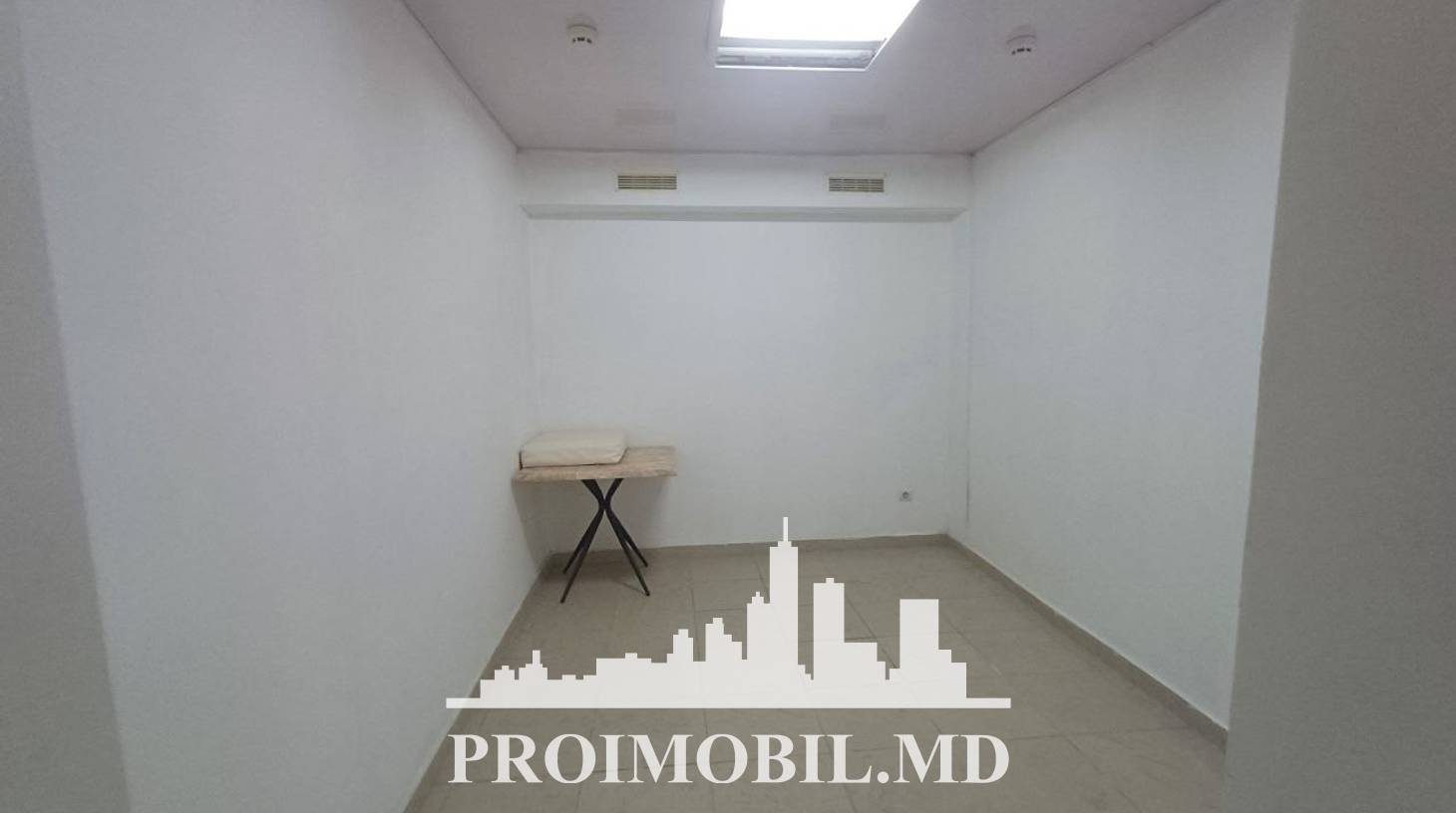 https://images.proimobil.md/WuqIBBipbjQgzc3_hMfhXOsnYJlBKYVfiXMy0891MRo/watermark:0.75:so:0:30:0.39/resize:fill:1460:816:1/gravity:ce/bG9jYWw6Ly8vZXN0YXRlL2xyL2UzZTIyNzk0LWEyYjAtNGUwMi05MzRkLWJhM2ZmMmUwOTNiOC5qcGVn