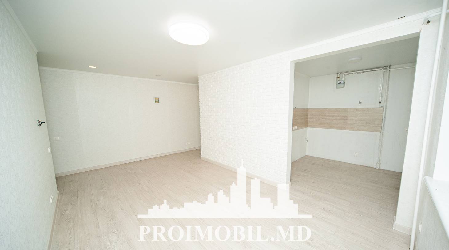 https://images.proimobil.md/WwuXNEuLVKUUUEN5MM6CyuP2KEnbFCxNWrh6c5gD2FE/watermark:0.75:so:0:30:0.39/resize:fill:1460:816:1/gravity:ce/bG9jYWw6Ly8vZXN0YXRlL2xyLzFjYTFiMjM4LTM2MTMtNDNhYy1iNDk3LTc3YzhhMjUzMmY5Yi5qcGVn