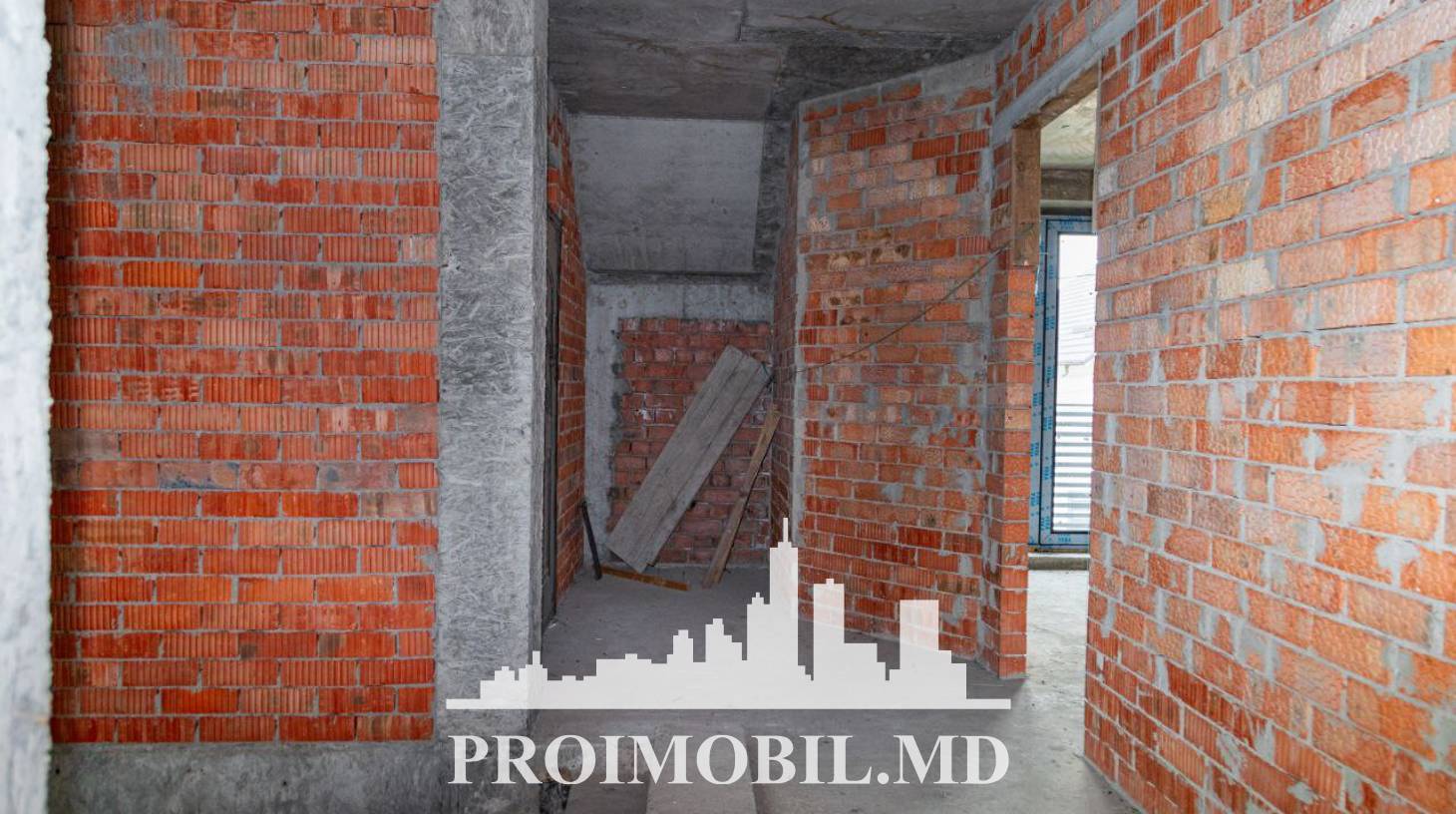 https://images.proimobil.md/WxBxG_BrY_gPG7Oy-KJaO5Rn2Jv0AnlqwCqn4kv77MU/watermark:0.75:so:0:30:0.39/resize:fill:1460:816:1/gravity:ce/bG9jYWw6Ly8vZXN0YXRlL2xyLzQ0NzU1MzljLTJmNTctNDBmOS1hOTJhLTQ5ZjZjOWIzZjAwYS5qcGVn