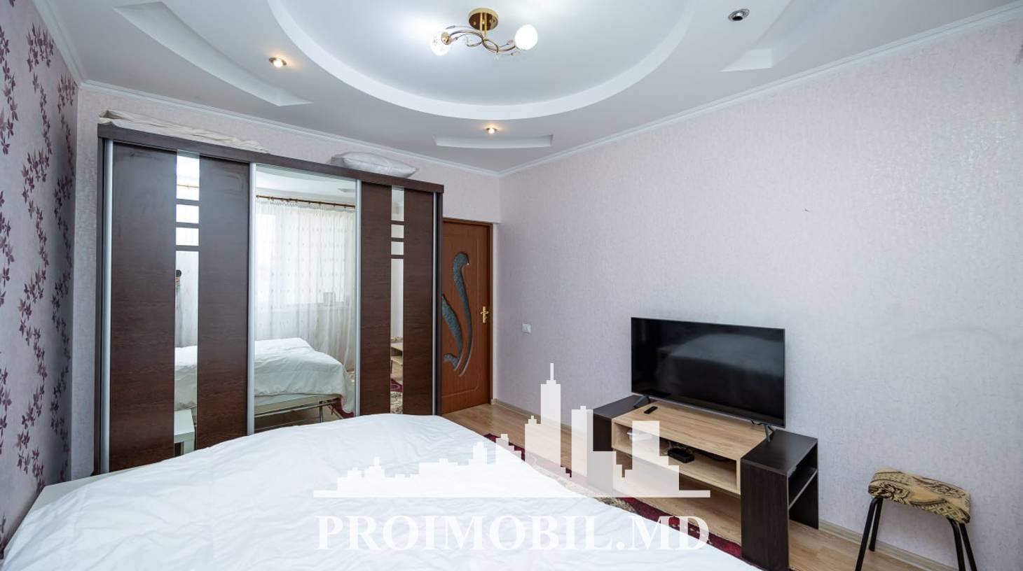 https://images.proimobil.md/WxXKtOo5cgmiqAqji_MShMqJaCQDv2ltTbbzxxruFcM/watermark:0.75:so:0:30:0.39/resize:fill:1460:816:1/gravity:ce/bG9jYWw6Ly8vZXN0YXRlL2xyL2Y2MDIyOTU2LTNlNzUtNDllOC04NjdkLWRjZmM1OTU5YzU3NC5qcGVn