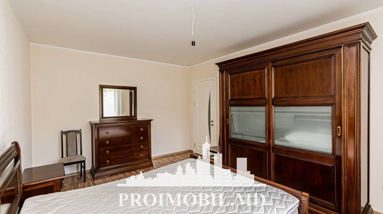 https://images.proimobil.md/WyCQuYbX-YvvC2NgqoRPmeXD0PeL7RcrOlGiQtYYz0w/watermark:0.75:so:0:30:0.39/resize:fill:1460:816:1/gravity:ce/bG9jYWw6Ly8vZXN0YXRlL2xyLzRkZjcxNjljLWMzNGQtNDdlYi1iZWRkLTcxODNmMjFiOTU5Mi5qcGVn