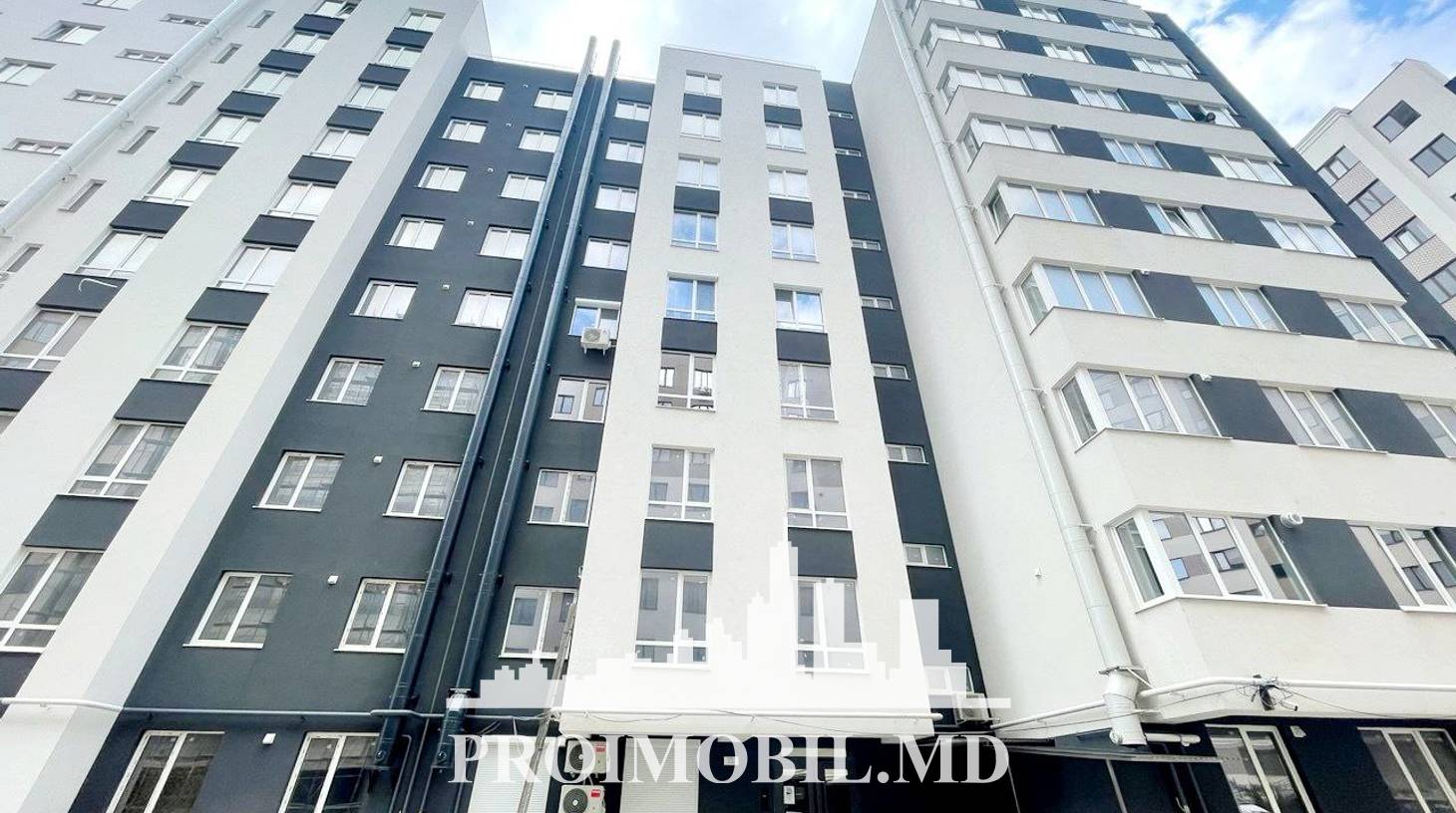 https://images.proimobil.md/Wyy-L7v6bzbdS0E83EnzmVpwHI2V9tK6Iu0R4AtyG6E/watermark:0.75:so:0:30:0.39/resize:fill:1460:816:1/gravity:ce/bG9jYWw6Ly8vZXN0YXRlL2xyL2Q1MWY4OTQyLWVkYmQtNDdkNS1iNjJmLTZmMzM5ZWRiZDkzZC5qcGVn