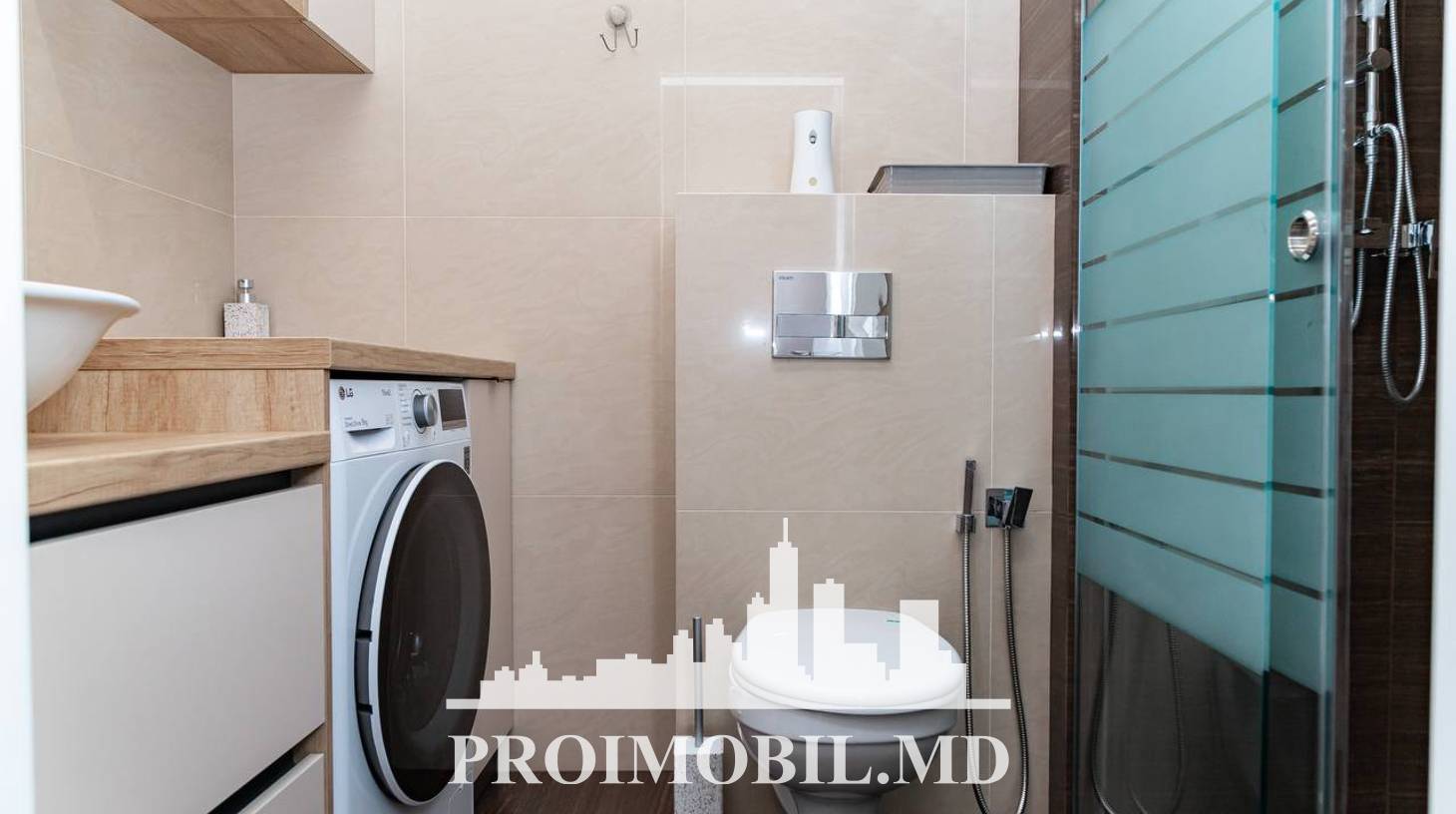 https://images.proimobil.md/X-CAxSNSUuK8pauUQAqFNr7E9VIxa1MREfElj9orEg4/watermark:0.75:so:0:30:0.39/resize:fill:1460:816:1/gravity:ce/bG9jYWw6Ly8vZXN0YXRlL2xyL2Q1ODkwNzFmLWZlMzgtNGU3ZS04MDMxLWM0OWRiOGUxMWQ2NC5qcGVn