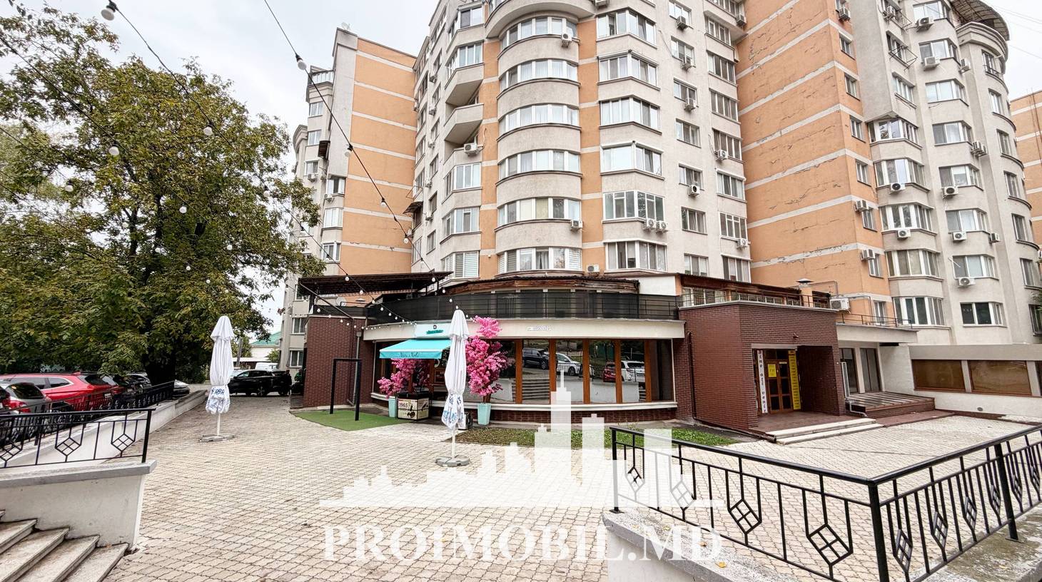 https://images.proimobil.md/X-T8X3aKl1-H6igeVDzHO_VeU7UzUCK_WuucBwcCBfU/watermark:0.75:so:0:30:0.39/resize:fill:1460:816:1/gravity:ce/bG9jYWw6Ly8vZXN0YXRlL2xyL2Q2ZjViMjE2LTRmN2EtNDQ3ZC04NTljLTQyMzI3MDMxYWUwMC5qcGVn