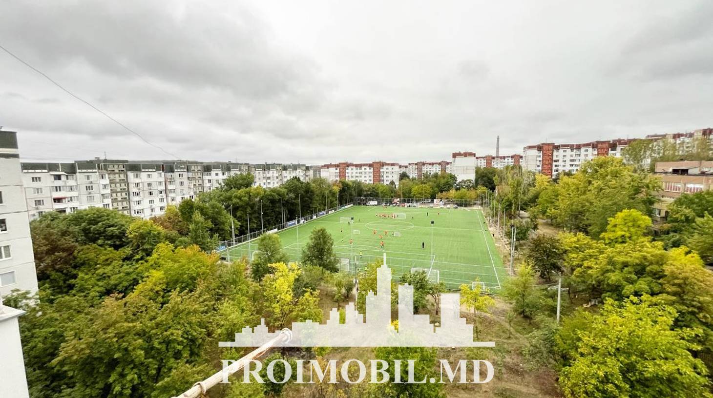 https://images.proimobil.md/X0jsYW1FXf3AaoCNEqXuu8ZuIpxetpFiKU_SNKDGkY4/watermark:0.75:so:0:30:0.39/resize:fill:1460:816:1/gravity:ce/bG9jYWw6Ly8vZXN0YXRlL2xyLzBiMGE0YjJmLWI5MmEtNDQ4MC05MjRjLWEwY2Q5MWM5N2YzYi5qcGVn