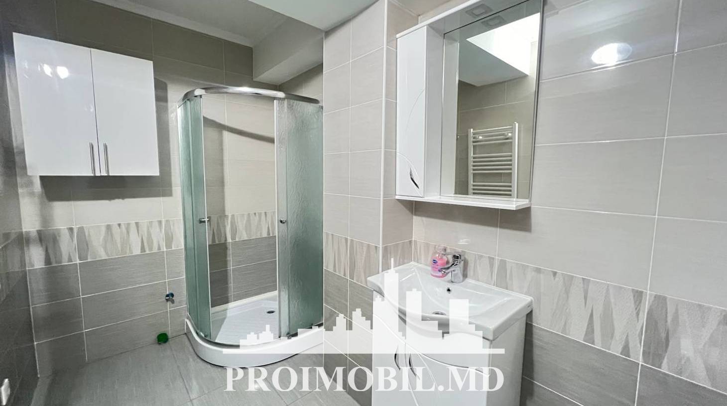 https://images.proimobil.md/X3cGUGSwnjnV6VzZA5HPGuVsMdsj8W7bXHAq432OaDQ/watermark:0.75:so:0:30:0.39/resize:fill:1460:816:1/gravity:ce/bG9jYWw6Ly8vZXN0YXRlL2xyL2M4MTMwZjY4LWMyNDQtNDgzMi1hMGRiLTNkMThlYjIzMzNjMi5qcGVn