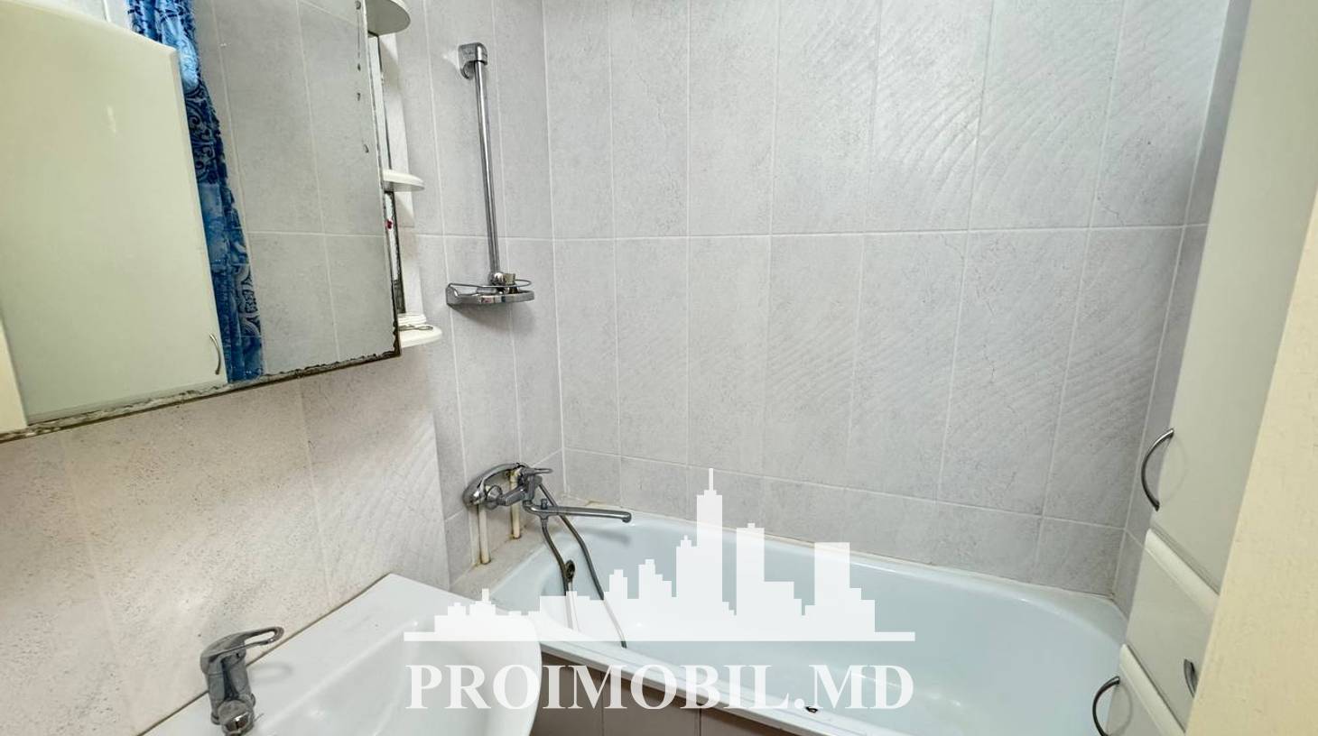 https://images.proimobil.md/X83K43mzs7fTwvTz_vqnrph030qSl9ob6SVQ_kgwj6w/watermark:0.75:so:0:30:0.39/resize:fill:1460:816:1/gravity:ce/bG9jYWw6Ly8vZXN0YXRlL2xyLzJjOTRmNGQ1LTc3ZjMtNDMzNi1iMzU0LTE4ZWU2NzQ3Y2RkZC5qcGVn