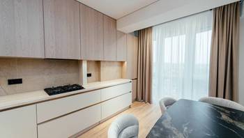https://images.proimobil.md/X9rcF0WrUc-W8hAfa8AiyRQ7p7GRXltY4b5STrBHLus/resize:fill:350:198:1/gravity:ce/bG9jYWw6Ly8vZXN0YXRlL2xyLzQ3ZjA5Y2JlLTEwOTctNDZiNy05Y2ZhLWMxNjg1YjkzNDcwYy5qcGVn