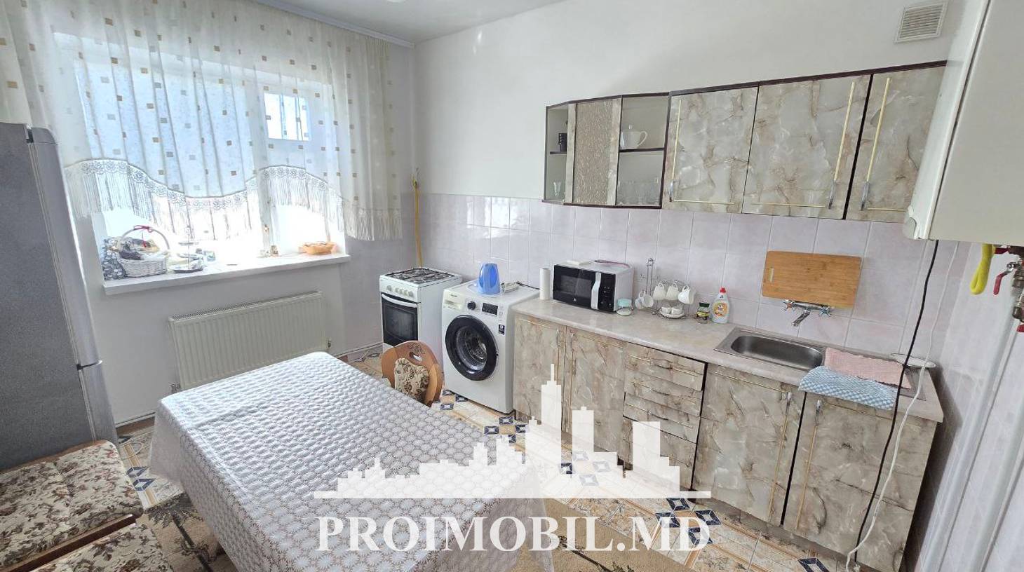 https://images.proimobil.md/XBYU5Twqi3X6dHPj8IAr00iU3RVGYKB0k_OVzl9HamQ/watermark:0.75:so:0:30:0.39/resize:fill:1460:816:1/gravity:ce/bG9jYWw6Ly8vZXN0YXRlL2xyL2NhZmQ3YTdhLTRjYTgtNGI5Yy1hNmJkLTVkNWY2NDRjZjJhOC5qcGVn
