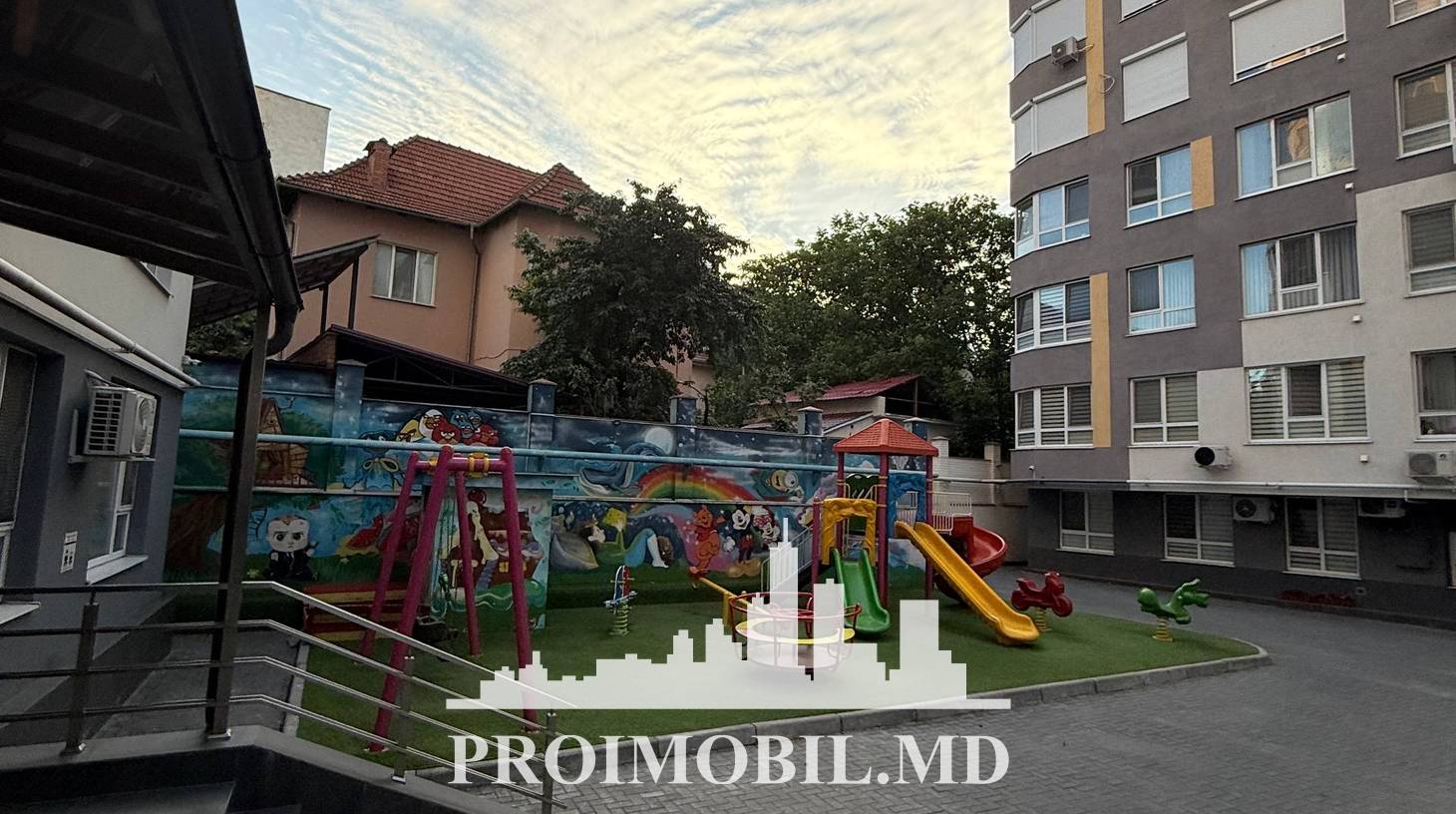 https://images.proimobil.md/XC4B38v-2jb24WPkOf67UAET2UDt88c8eCBbCN5R9b8/watermark:0.75:so:0:30:0.39/resize:fill:1460:816:1/gravity:ce/bG9jYWw6Ly8vZXN0YXRlL2xyLzU4NmFmY2JkLTdlNWItNGY3OS1hYTI4LTg4ZmM5ZDkxMDhkNC5qcGVn