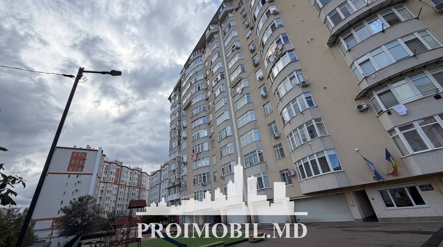 https://images.proimobil.md/XG-uvmTn6b89uDHeOsc9ENbZUW6yJMQ3br_Xeu9CTgI/watermark:0.75:so:0:30:0.39/resize:fill:1460:816:1/gravity:ce/bG9jYWw6Ly8vZXN0YXRlL2xyL2Q0OTg5OGNiLWE4NDMtNGIzNS1iYTc1LWQyNTBmY2Y4MDFmNi5qcGVn