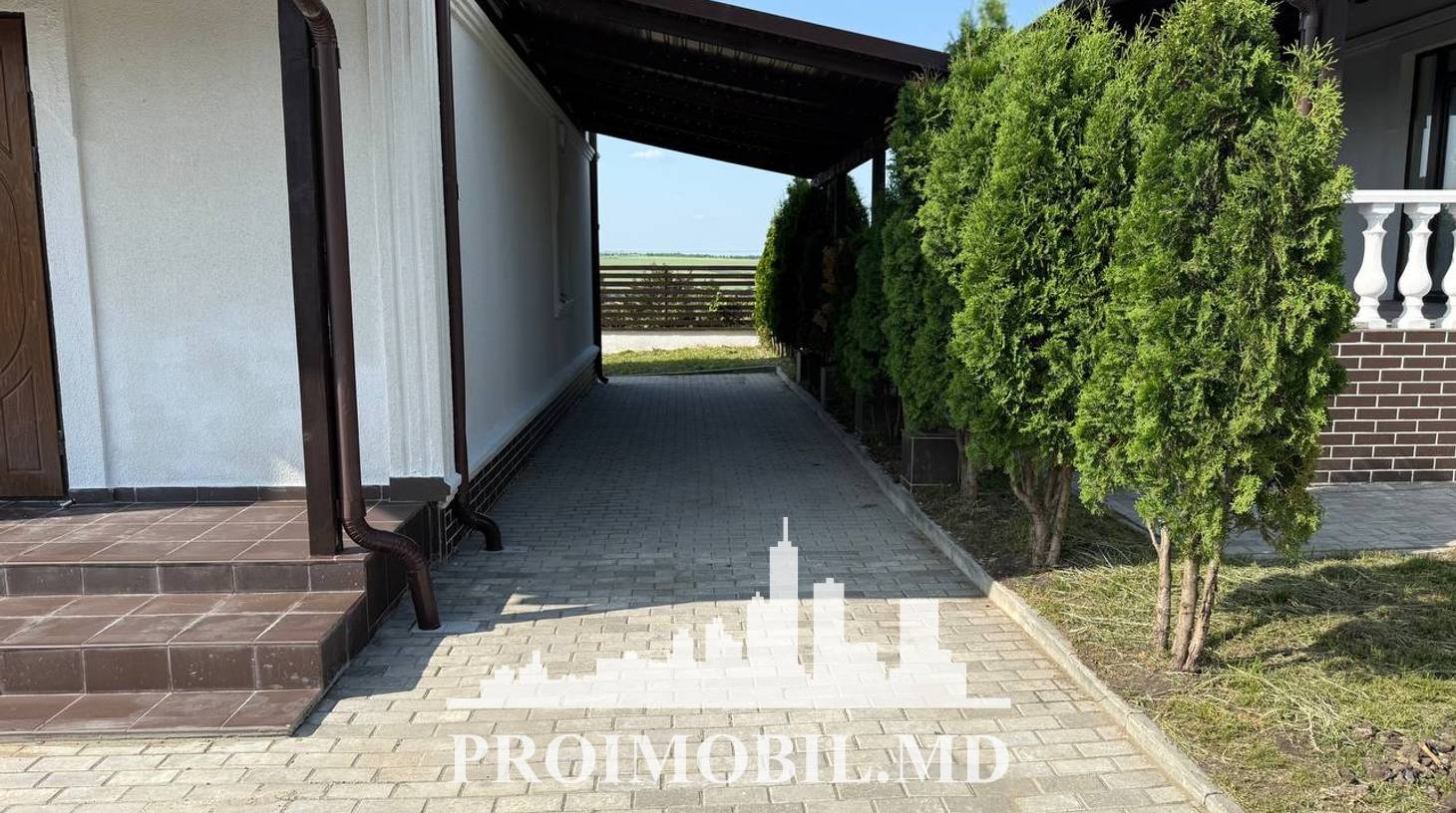 https://images.proimobil.md/XHEtC9T7rIs17Wwbr6V2fL9aCussbWnNau27Pmq2ZVg/watermark:0.75:so:0:30:0.39/resize:fill:1460:816:1/gravity:ce/bG9jYWw6Ly8vZXN0YXRlL2xyL2Y2ZGVkNDAyLTJkMmUtNDRmYy1iMzcyLWRjOWI2MDlkZDc4Ni5qcGVn