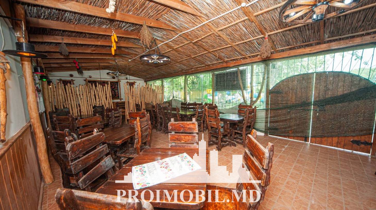 https://images.proimobil.md/XJvXAOd7EeCvYrUIvtqnaoZpvrqq0GEUXAYplKJN7RQ/watermark:0.75:so:0:30:0.39/resize:fill:1460:816:1/gravity:ce/bG9jYWw6Ly8vZXN0YXRlL2xyL2M3Nzk1MjI4LTgwYmEtNGU5Ny1hZTQ4LWE5NTMwNDliNjVmNi5qcGVn