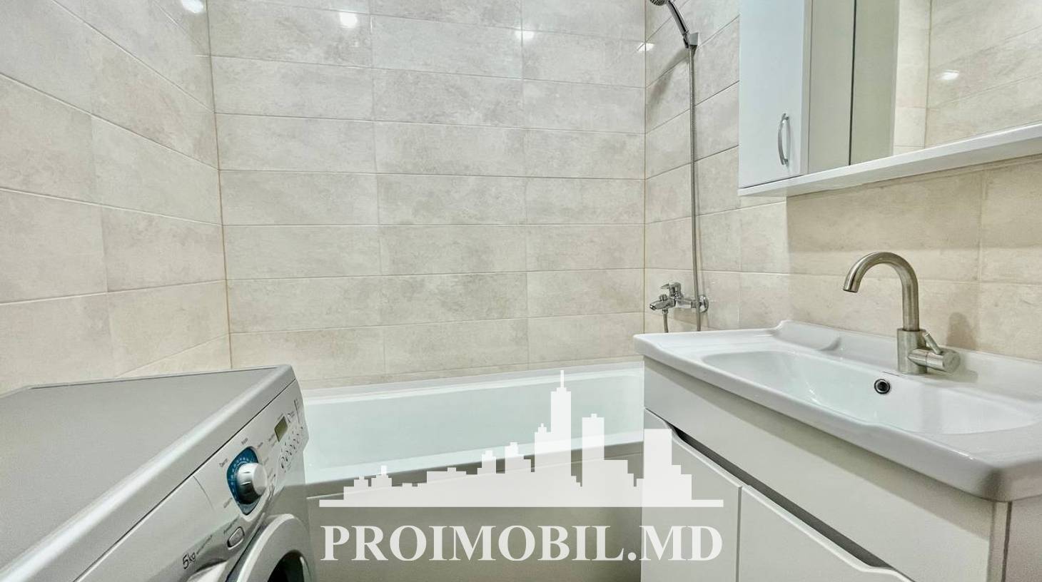 https://images.proimobil.md/XLbq3XEVtgA8gJ2eIvpDwYIsNqf0prmtbiqS2Y6a6kM/watermark:0.75:so:0:30:0.39/resize:fill:1460:816:1/gravity:ce/bG9jYWw6Ly8vZXN0YXRlL2xyLzAyYTQ4MGVmLTVhMTUtNDhkMC05MjQxLTk3MWRjNTllNTNmNy5qcGVn