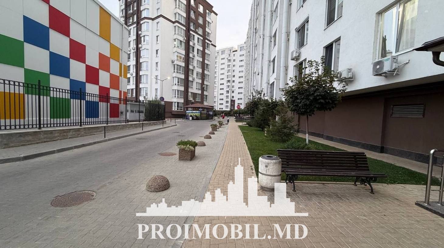 https://images.proimobil.md/XPYYwUMv9HwPcEnBugcQGwutUOf7FfRvVboM3V0NRJk/watermark:0.75:so:0:30:0.39/resize:fill:1460:816:1/gravity:ce/bG9jYWw6Ly8vZXN0YXRlL2xyLzJmODU3NTY4LWUzMWEtNDQ1Zi05OWNkLTYwN2NlZjI1Zjk3Zi5qcGVn