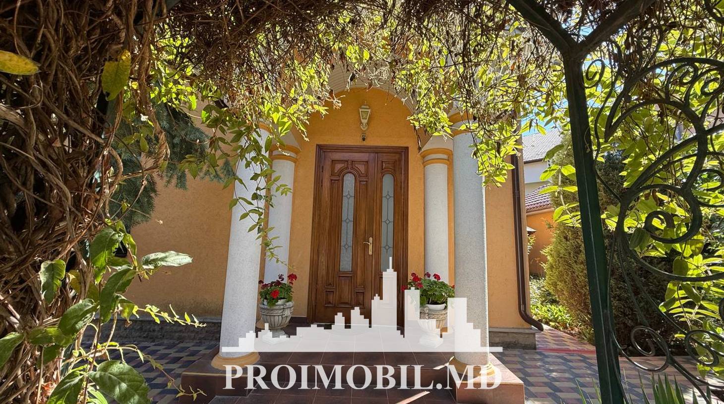 https://images.proimobil.md/XPe7hVMEpgv_8-DrV0pU41eKk2pjH0WmuIijqCm_WI4/watermark:0.75:so:0:30:0.39/resize:fill:1460:816:1/gravity:ce/bG9jYWw6Ly8vZXN0YXRlL2xyLzhjNTIxYTVjLTE2MjMtNDk2MC1iNjEyLTllNDdiOWQwZTg4NS5qcGVn