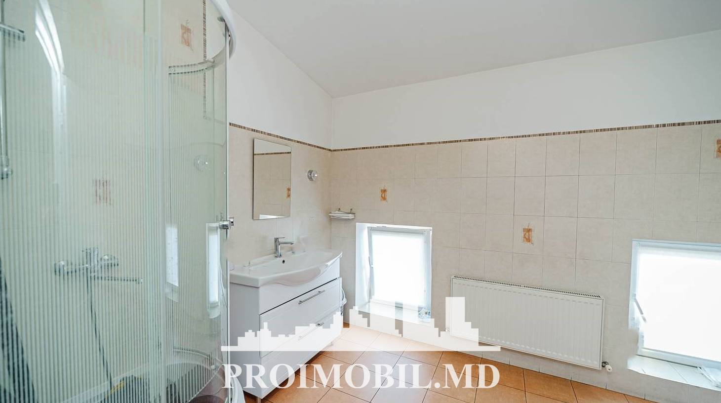https://images.proimobil.md/XRDEkAncKDNhuLKks4QJLDZ9TmePxk-3SGLqkdM_Zic/watermark:0.75:so:0:30:0.39/resize:fill:1460:816:1/gravity:ce/bG9jYWw6Ly8vZXN0YXRlL2xyLzNiYzdhZDEyLWI4NjItNGZiOC1iMGQ3LWI2MGI0OTdmYmZhNy5qcGVn