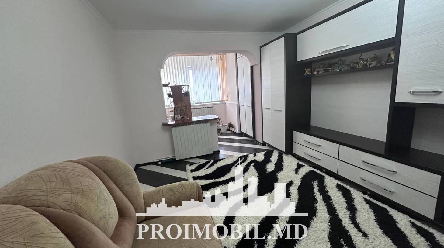 https://images.proimobil.md/XT8guc2zUeJW2VriS3SqDpvWxy2tQ5Fm9JN2BkP1J7w/watermark:0.75:so:0:30:0.39/resize:fill:1460:816:1/gravity:ce/bG9jYWw6Ly8vZXN0YXRlL2xyLzNkZWY0ODZlLWE5MzQtNGQ3ZC05NzcxLTRiNjUwMGY4ODA0YS5qcGVn