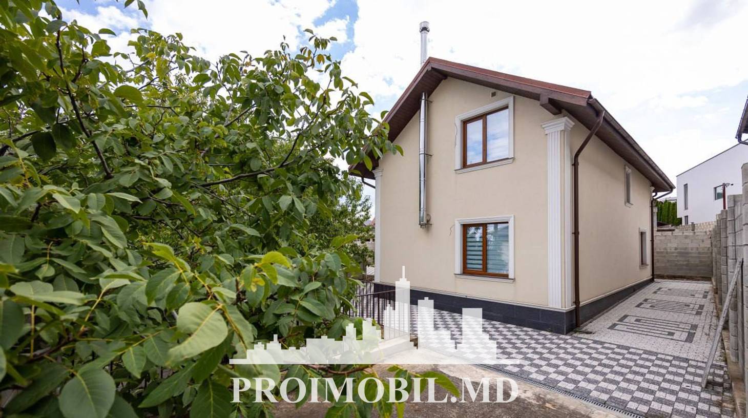 https://images.proimobil.md/XVuzMGHyq0Z7SYWknGdHOzq3fxS7QdhlOmBIrVbs4jY/watermark:0.75:so:0:30:0.39/resize:fill:1460:816:1/gravity:ce/bG9jYWw6Ly8vZXN0YXRlL2xyLzUxNThiMTkyLTQ2MzgtNDQyNy05NDA4LTRlMjNiODMwY2NlYy5qcGVn