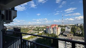 https://images.proimobil.md/XWF8s4h3PFdgiFsI83k7iBR0tlF-RsDV4NcRIKDeJwI/resize:fill:350:198:1/gravity:ce/bG9jYWw6Ly8vZXN0YXRlL2xyL2JkNjRkNWVmLTI3MDktNDFiNC05ZjZmLWQwZGJlYzljNmIxMC5qcGVn