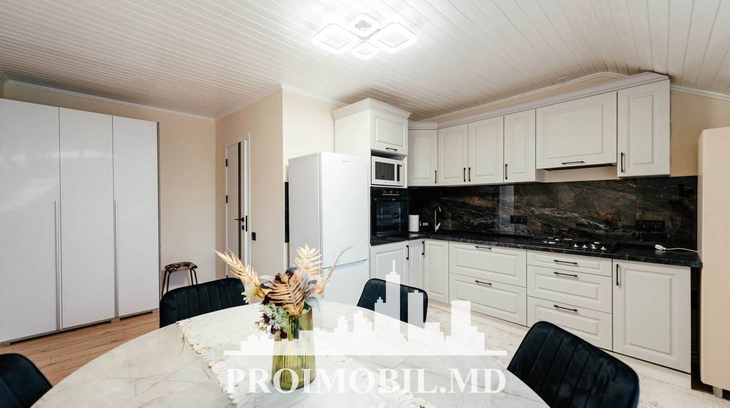https://images.proimobil.md/XZ0u-eHvp7OplyxOBLXkoy-4ZsfVYR0kt0JwlKXz70c/watermark:0.75:so:0:30:0.39/resize:fill:1460:816:1/gravity:ce/bG9jYWw6Ly8vZXN0YXRlL2xyL2QyODM0OWIyLTMyOGQtNGNmNi1hYWM4LWVmMWJkMzgzMTQyOC5qcGVn