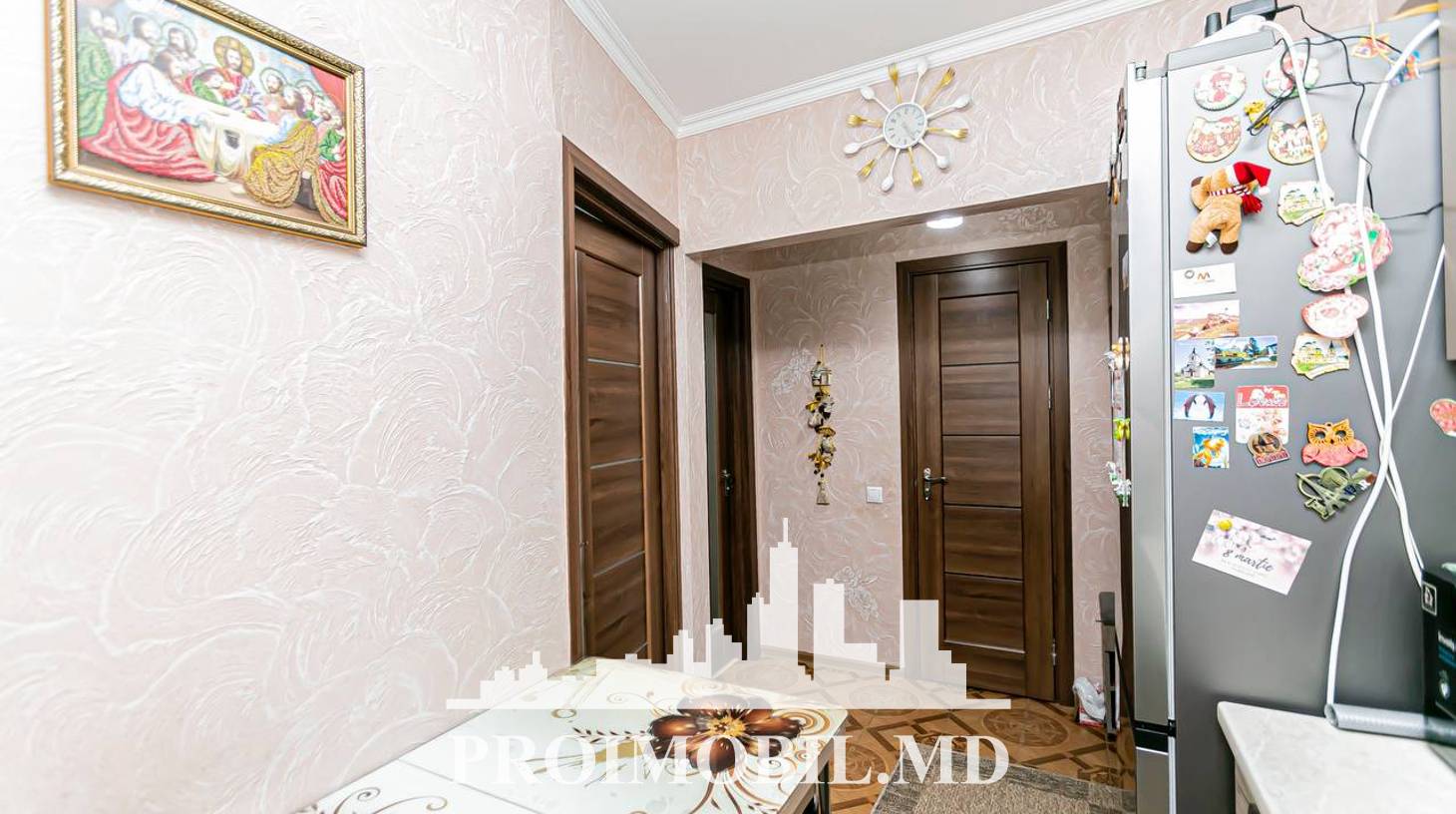 https://images.proimobil.md/XZaERghCsQlbevnAa5MSSHNvU2SIAKvne1IAnxLEZi0/watermark:0.75:so:0:30:0.39/resize:fill:1460:816:1/gravity:ce/bG9jYWw6Ly8vZXN0YXRlL2xyLzliMjU0YmVkLTJkOGEtNDQ5MS04YmNmLTUyNzBkZjM3M2E1Mi5qcGVn