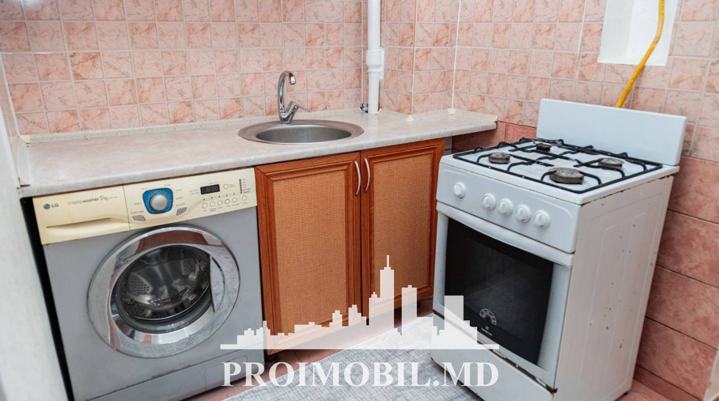 https://images.proimobil.md/X_kkcE7feHogaHqJl5Xx55h6MBEyJ2fupE1ng7MHCSM/watermark:0.75:so:0:30:0.39/resize:fill:1460:816:1/gravity:ce/bG9jYWw6Ly8vZXN0YXRlL2xyLzhiY2QzZmNlLWZkMmQtNDBjZS05MjJjLTkwMDhiZDJkMTJjZC5qcGVn