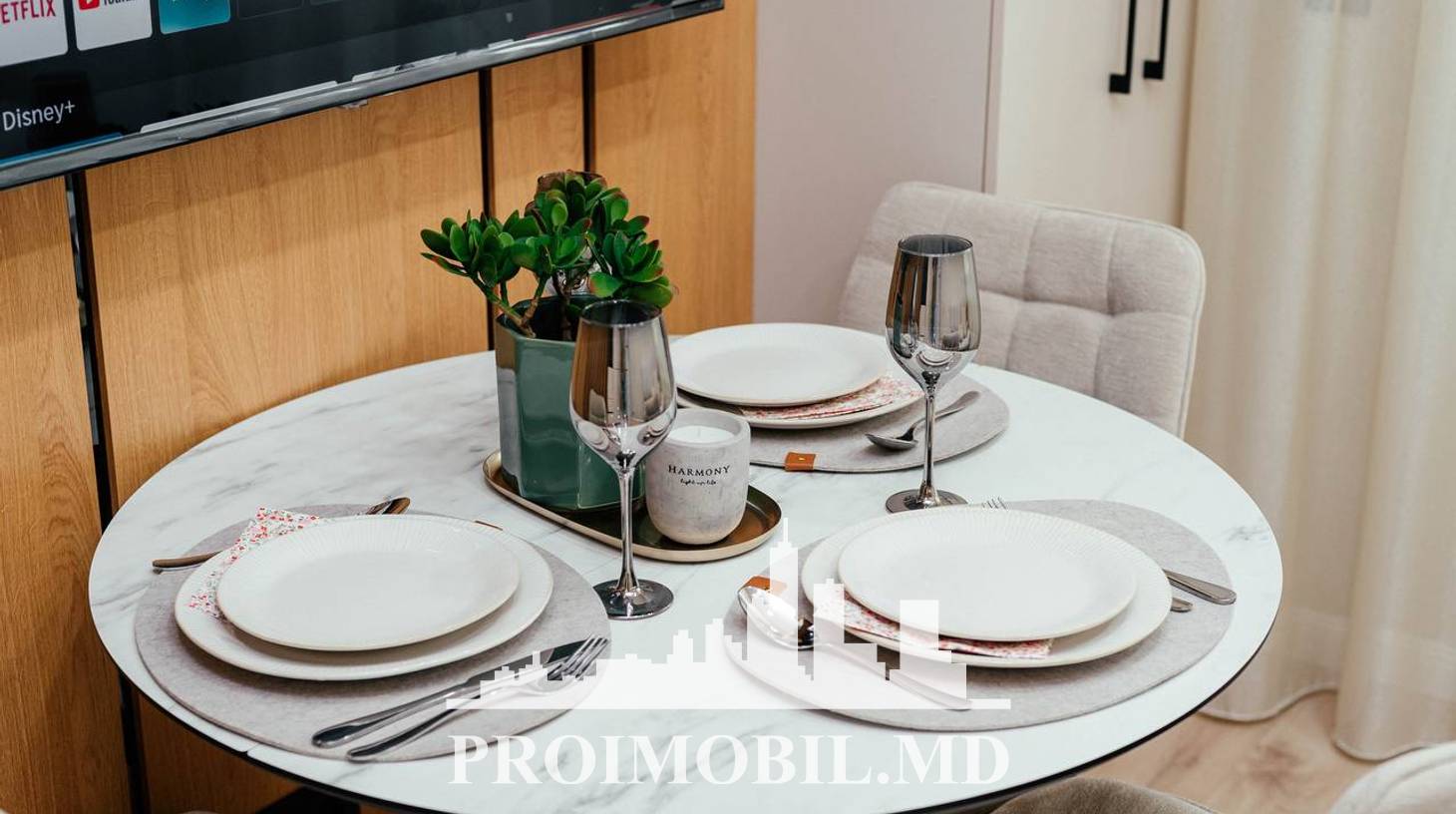 https://images.proimobil.md/XePLjl94Yu7DXTq_rehBbjstDbxsNy-bNLXvkQYFu18/watermark:0.75:so:0:30:0.39/resize:fill:1460:816:1/gravity:ce/bG9jYWw6Ly8vZXN0YXRlL2xyLzliMzE4ZmJkLWRlOTQtNDE1NC1hM2VkLTczNTBiYTExZjFlZC5qcGVn