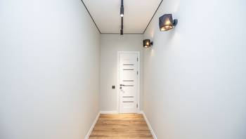 https://images.proimobil.md/XhcAh2CMElh8VINFgElMA-bURflCfT1YIkX0wTHCrEE/resize:fill:350:198:1/gravity:ce/bG9jYWw6Ly8vZXN0YXRlL2xyLzY1Mjg2ZTRkLTg2YzAtNDBhNS05OWE2LWJlMzExODQzYzFkOS5qcGVn