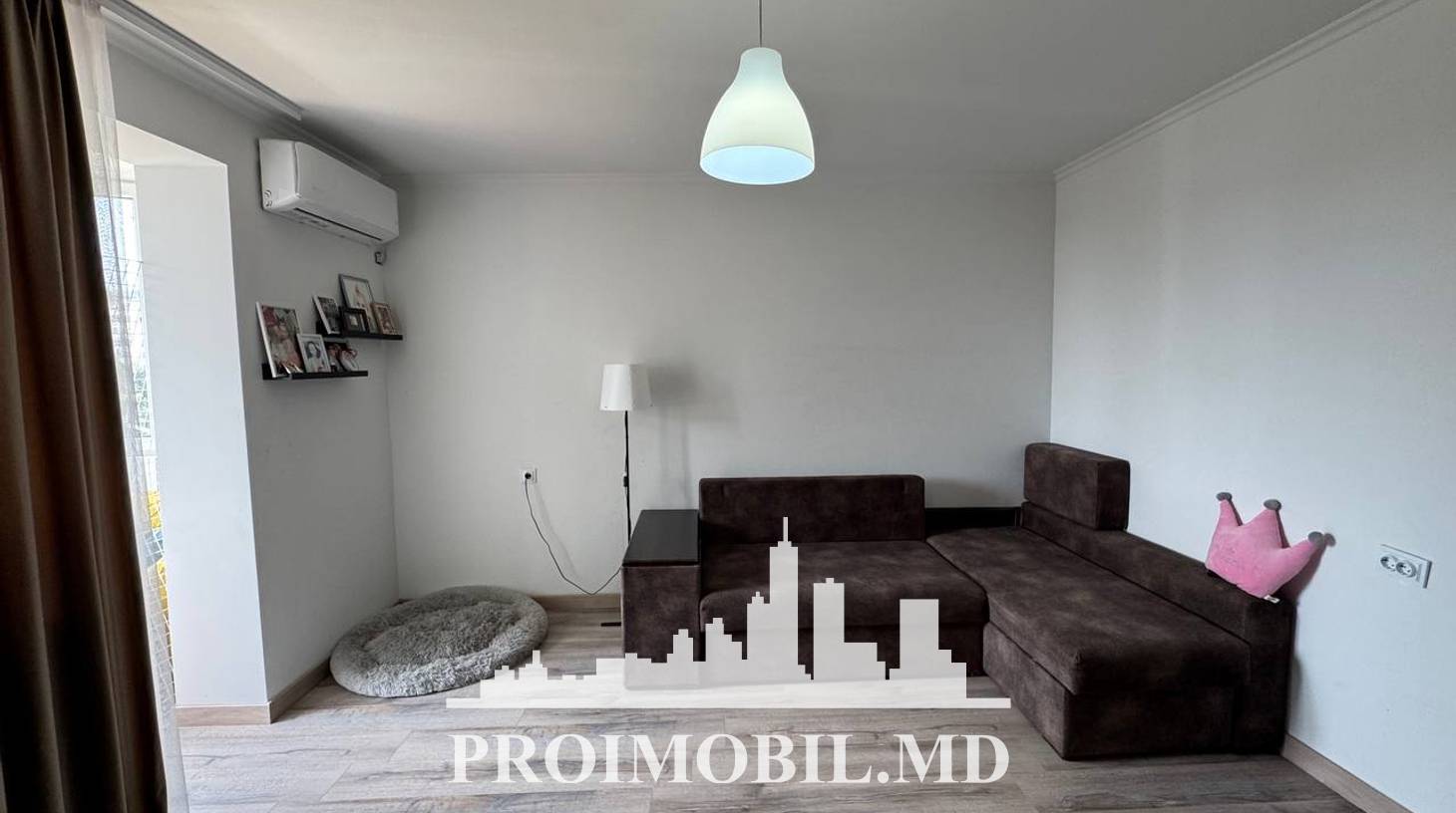 https://images.proimobil.md/XiRv6XJJ3OmL8C5PEoBqBZCutlgrAOwXbI2QO-Fy_Sw/watermark:0.75:so:0:30:0.39/resize:fill:1460:816:1/gravity:ce/bG9jYWw6Ly8vZXN0YXRlL2xyL2Y2ZjI2YTlmLTlmNDUtNGQ4MC1hYTE4LTdjZThjNDU0OGYwZC5qcGVn