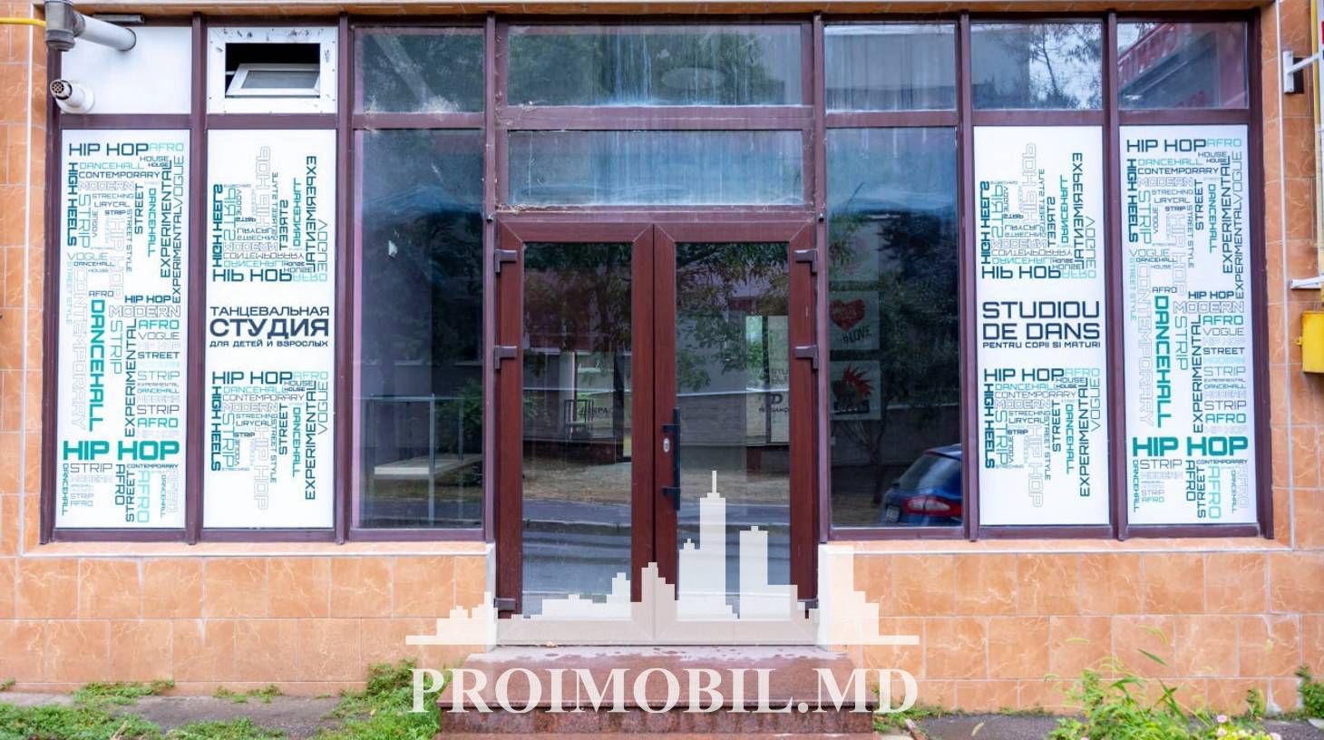 https://images.proimobil.md/XkgIbhlBftON_lKCkHjX5_KtEVK495MD0ldP3TniNZg/watermark:0.75:so:0:30:0.39/resize:fill:1460:816:1/gravity:ce/bG9jYWw6Ly8vZXN0YXRlL2xyLzc0NjE1NGMzLTFmMzctNDk5OS1iZWFjLWU1NzFmMmJkMDFiOS5qcGVn