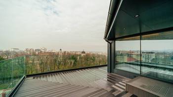 https://images.proimobil.md/Xkone0aGBBVHUTSEMknKc5w2KRHqcECIFjyriIfiiQM/resize:fill:350:198:1/gravity:ce/bG9jYWw6Ly8vZXN0YXRlL2xyLzdjMzA5NWEzLTRiNGEtNGUzNi1iYTU2LTBlOGQzNGFhZTA5Zi5qcGVn
