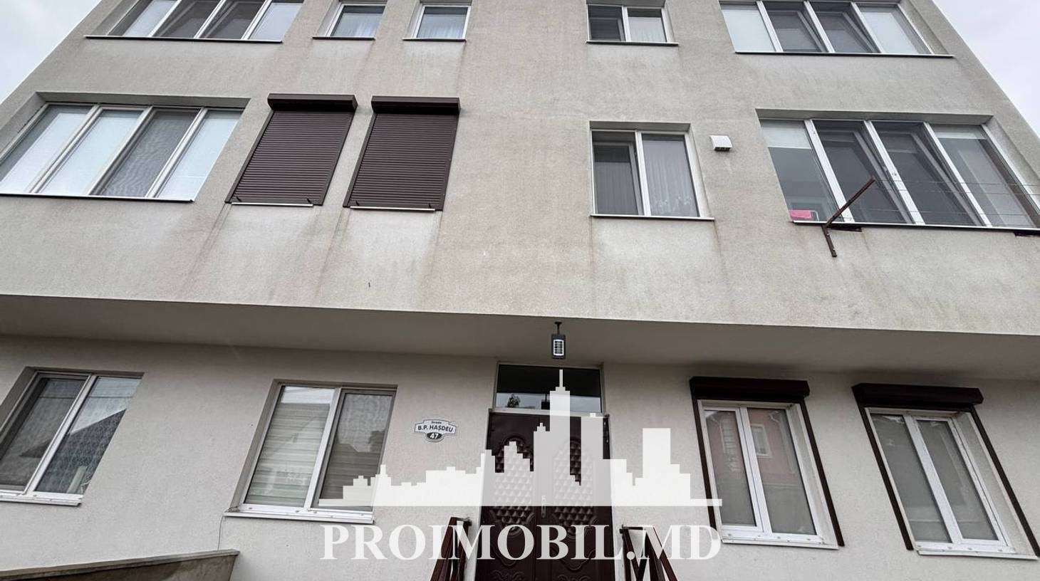 https://images.proimobil.md/XnfyGg1tAPn2ftrXSTt9db-wW9ZdxiOQIZ54AlTDUxg/watermark:0.75:so:0:30:0.39/resize:fill:1460:816:1/gravity:ce/bG9jYWw6Ly8vZXN0YXRlL2xyLzIwOGM2MDkwLTI4MjctNDZiZi1iYjNiLTM0ZTgyYzIwMGQyMy5qcGVn