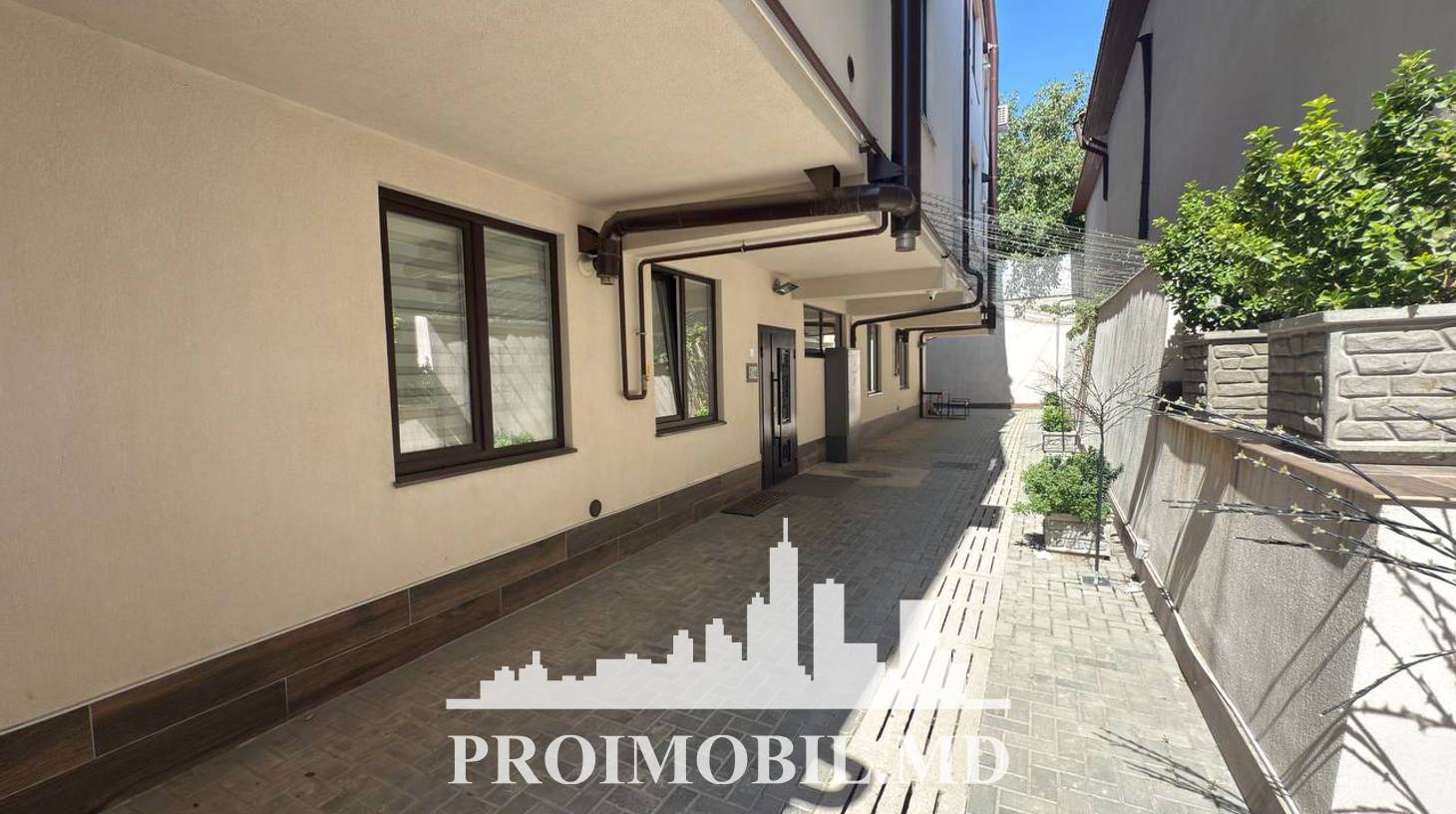 https://images.proimobil.md/XoNdp6gEzBIGI1k5b6KwlXDpLPZaO7aXlicf3pAlk_U/watermark:0.75:so:0:30:0.39/resize:fill:1460:816:1/gravity:ce/bG9jYWw6Ly8vZXN0YXRlL2xyL2UxMzU3MTQ5LTc5YTEtNGJkYy1hYmYyLWRiNzdmYWQzMzE5Ny5qcGVn