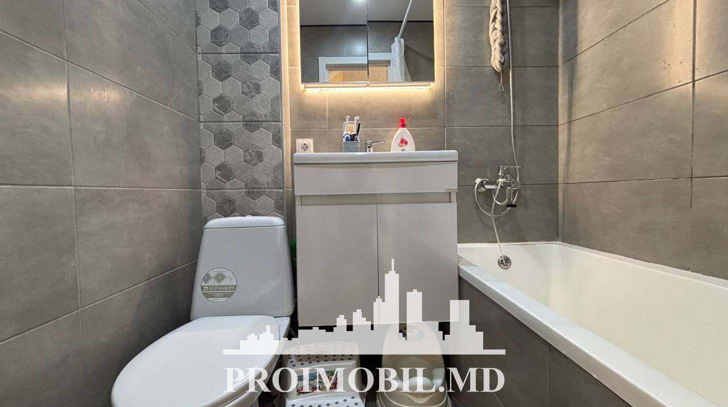 https://images.proimobil.md/XpGsc_XFwl-TqFQDg7bOboYW5c6P_JmYzCIrBJKnY58/watermark:0.75:so:0:30:0.39/resize:fill:1460:816:1/gravity:ce/bG9jYWw6Ly8vZXN0YXRlL2xyLzhjMWJkMWRmLTRhOTktNDE1YS05YmMyLTZlMDBlN2VkNjQ3OS5qcGVn