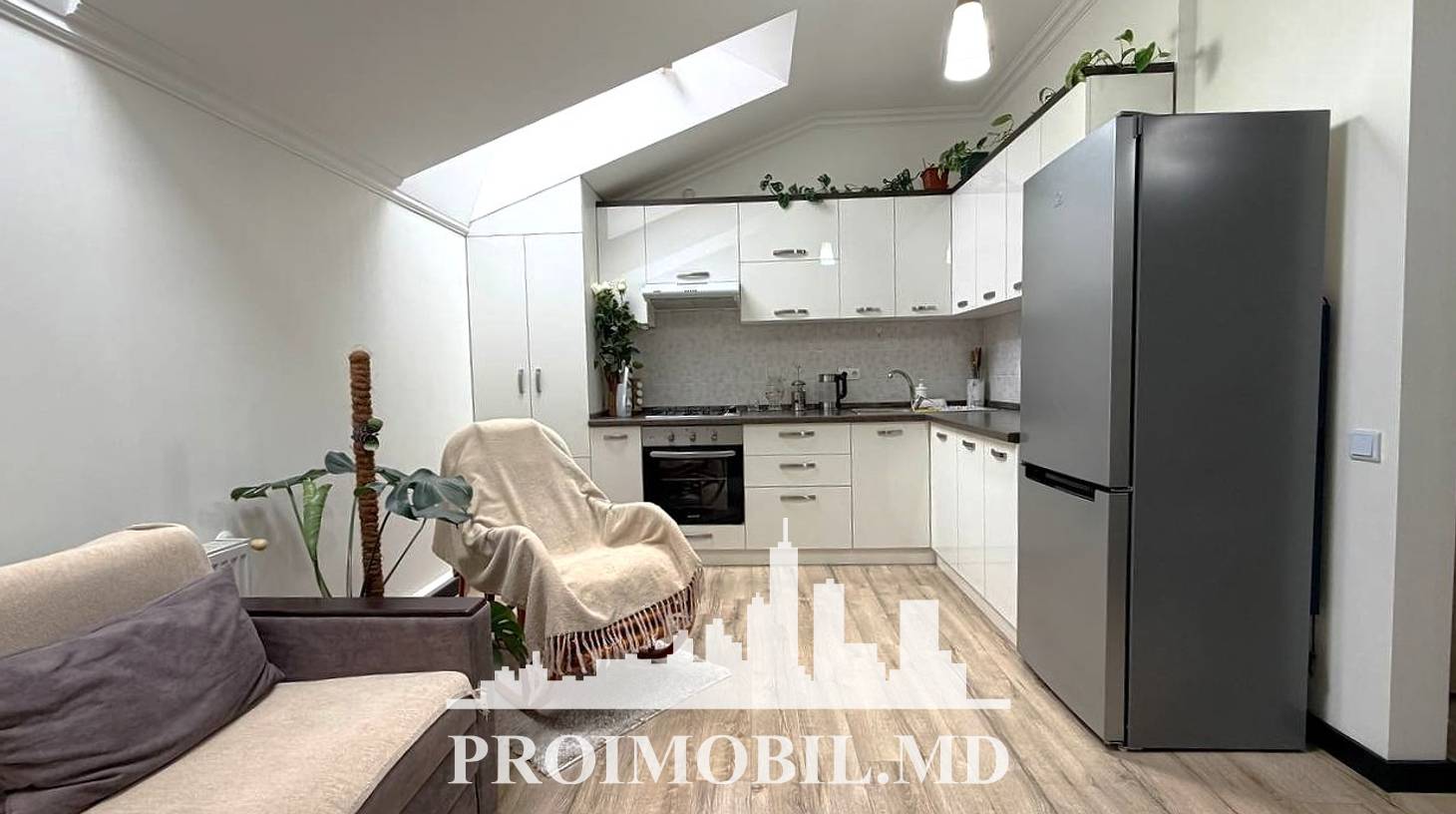 https://images.proimobil.md/Xrb7J4vEmoHJaTnoyVI0l9x3TyyzBTsQb5YkigraYDA/watermark:0.75:so:0:30:0.39/resize:fill:1460:816:1/gravity:ce/bG9jYWw6Ly8vZXN0YXRlL2xyLzZmNTZkY2U3LThlMzgtNDllMC1iYTNhLTdkOWQ1Y2ZlYTBiMS5qcGVn