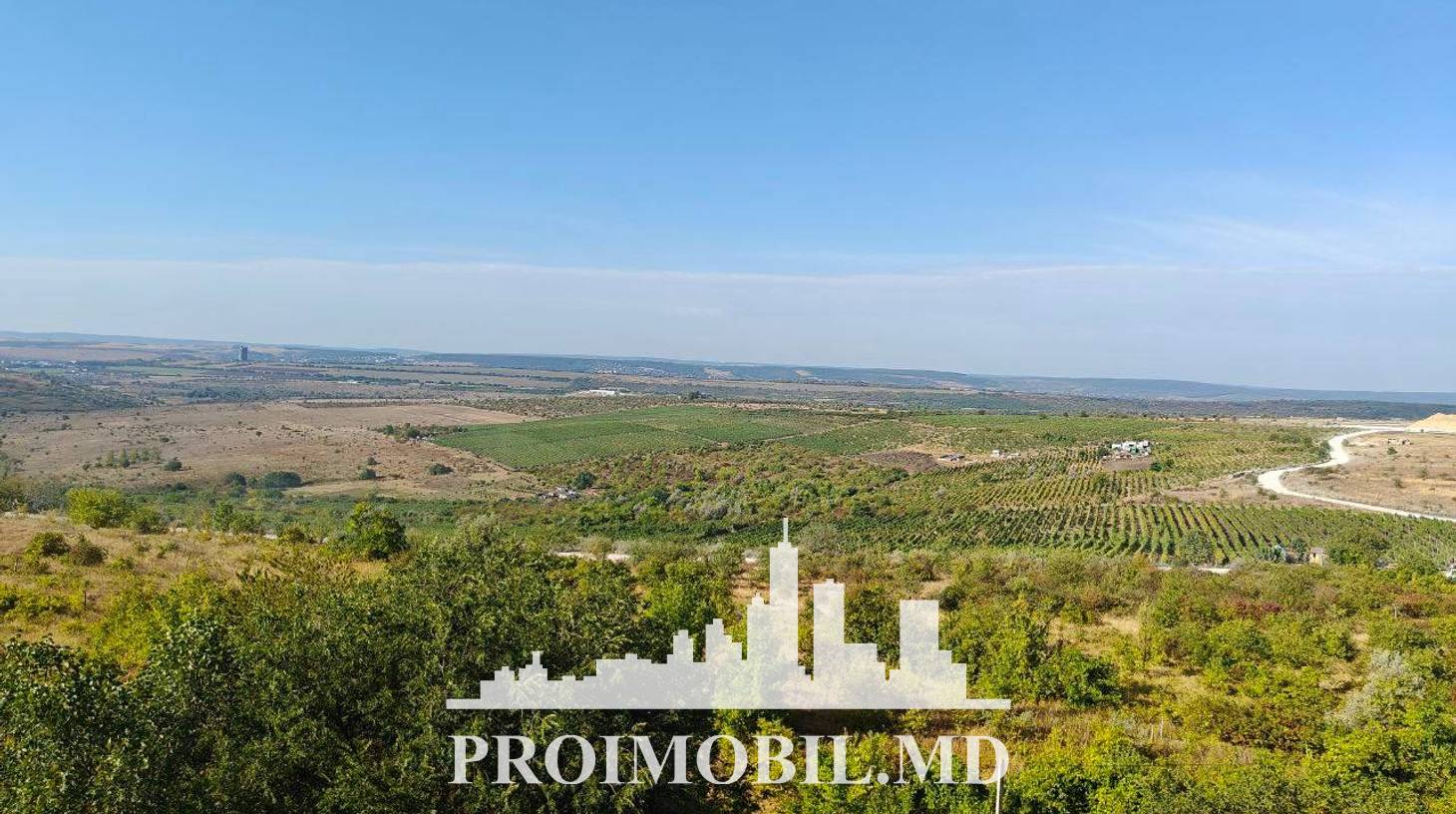 https://images.proimobil.md/Xt5zoASH4pBPPvCs7QGl9H9neAyaGg4Loua9I1tU9vM/watermark:0.75:so:0:30:0.39/resize:fill:1460:816:1/gravity:ce/bG9jYWw6Ly8vZXN0YXRlL2xyLzhkNWQzYzNjLTc3ODMtNGZiNS1iM2JjLWM4ZjkwOGY1NzA0NS5qcGVn