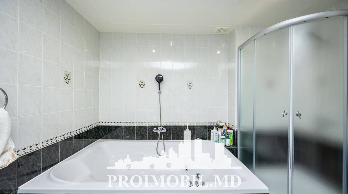 https://images.proimobil.md/XwzGsFOx6_p6i-wQV5uP73UOc7P5ygt1u5I9Tz6f-m4/watermark:0.75:so:0:30:0.39/resize:fill:1460:816:1/gravity:ce/bG9jYWw6Ly8vZXN0YXRlL2xyLzk2NzQyMDg0LTI4ZGEtNDlkYy1iNTFiLWQwZDI5M2IzOTVlYy5qcGVn