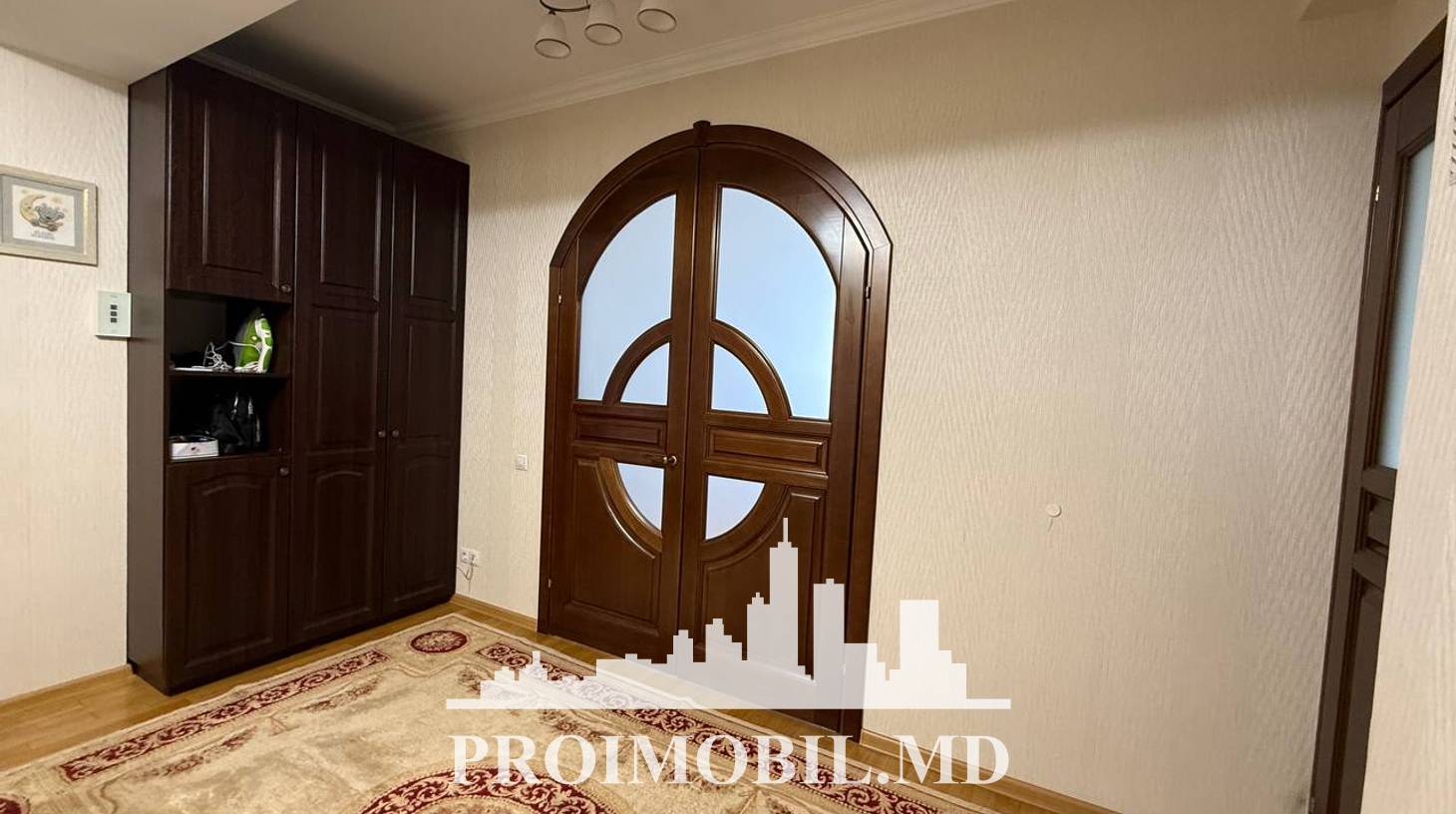 https://images.proimobil.md/Xx4-IW5bOyWoGX_XSrKbTCrU-yPvx2lSVZ3j4xI5vyU/watermark:0.75:so:0:30:0.39/resize:fill:1460:816:1/gravity:ce/bG9jYWw6Ly8vZXN0YXRlL2xyLzRhMzRjNzJkLWQ4NWItNGQ2MC05Y2FhLTY0NDEyNjBhMGFhNi5qcGVn