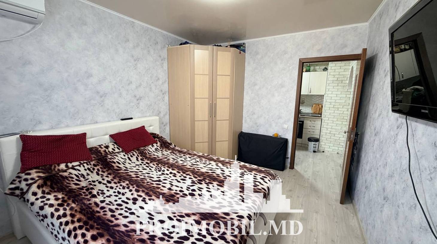 https://images.proimobil.md/Y1EcvxAMcnK1YWEnGL1aPWwUgMBrkm73kjDBajy3a-I/watermark:0.75:so:0:30:0.39/resize:fill:1460:816:1/gravity:ce/bG9jYWw6Ly8vZXN0YXRlL2xyLzA5NDI2OTYxLWZiZDMtNGVkNy1hZTA5LTEwMTUzZmVlZGM2Zi5qcGVn