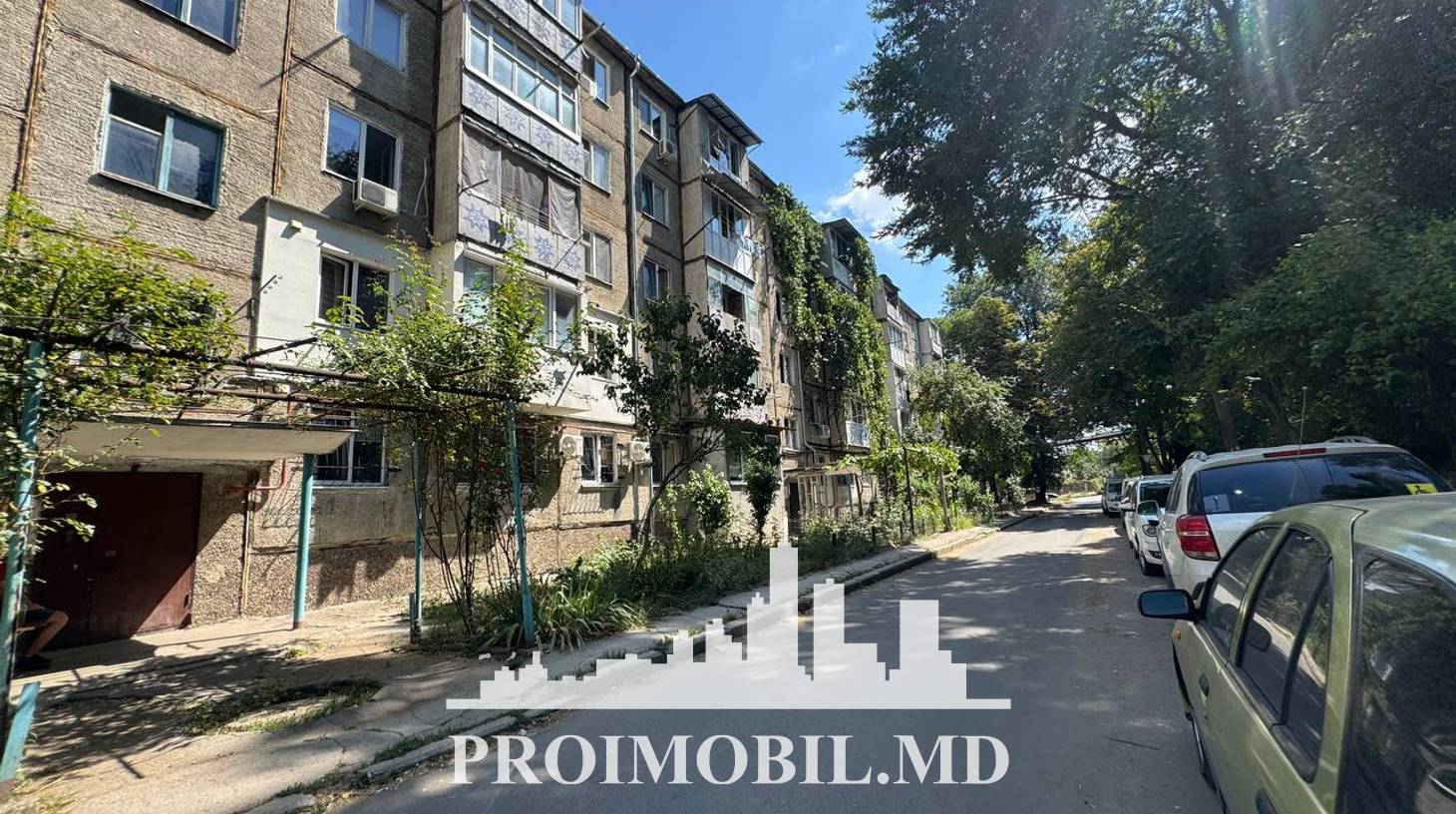 https://images.proimobil.md/Y1klL6QxNCht5GcZVnnha3WqHJSShiYepTycYjTK2tw/watermark:0.75:so:0:30:0.39/resize:fill:1460:816:1/gravity:ce/bG9jYWw6Ly8vZXN0YXRlL2xyL2VmZmFiOGIxLTg3YzUtNGM4MS1hOWQwLTUwZDZlMmU1NWIxYi5qcGVn