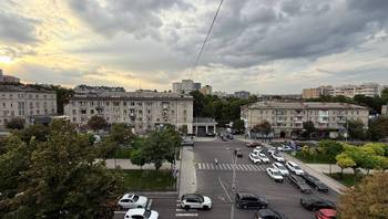 https://images.proimobil.md/Y5joGMbzovSpAApyPxeGPRT5cXdZf3nbfvKocaWQtBI/resize:fill:350:198:1/gravity:ce/bG9jYWw6Ly8vZXN0YXRlL2xyL2IxNDUxNmE0LWI1YzMtNGE3Ny1iNmJiLWFmYTI0MGI3ZmQ5NC5qcGVn