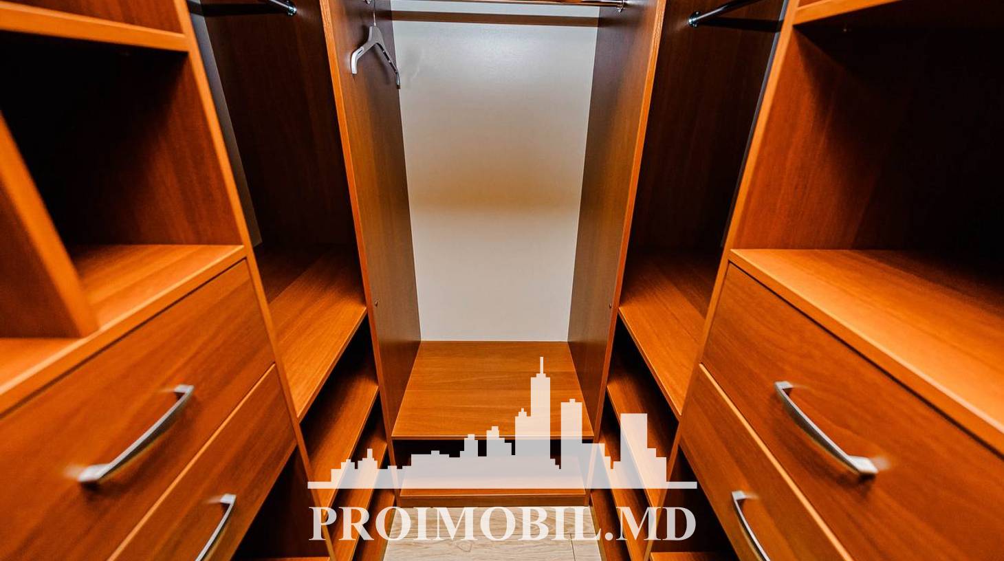 https://images.proimobil.md/Y6Bve80-NwXbMS-uG1j6EInRApraiX9xE20Em1GZ5Ak/watermark:0.75:so:0:30:0.39/resize:fill:1460:816:1/gravity:ce/bG9jYWw6Ly8vZXN0YXRlL2xyL2IxNzczMzQyLWVmMTItNDU5ZC04NGE0LTU3MWIyMjhkOTMxOC5qcGVn