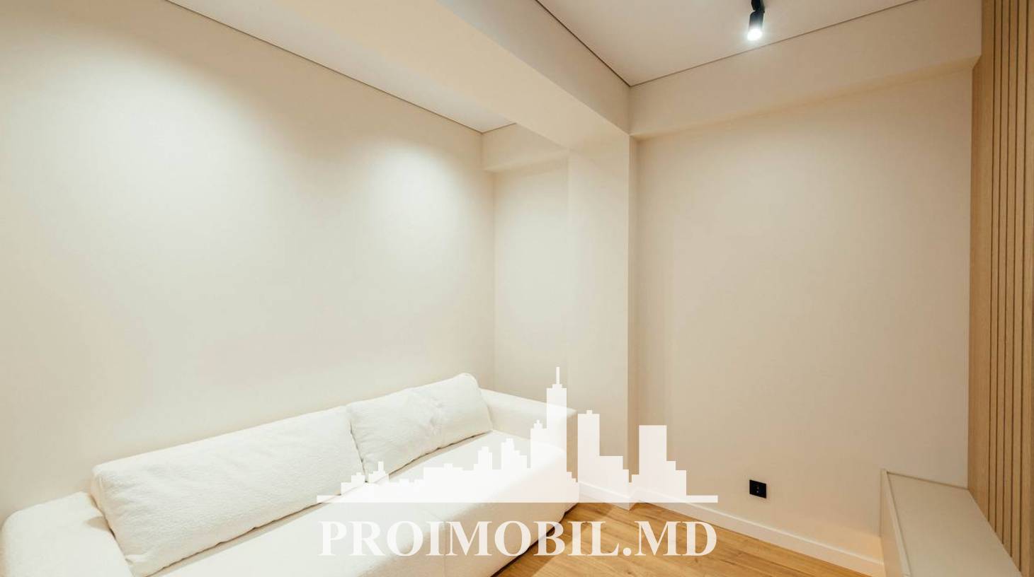 https://images.proimobil.md/YFIPDW_cV0h2E2swUlNNd5QYany46EFwvZb5K0z2Z4Q/watermark:0.75:so:0:30:0.39/resize:fill:1460:816:1/gravity:ce/bG9jYWw6Ly8vZXN0YXRlL2xyL2UzNTRjZGI5LWUxYmYtNDlmZi04NjBjLTMwNWEwMjQyZWQ3OS5qcGVn