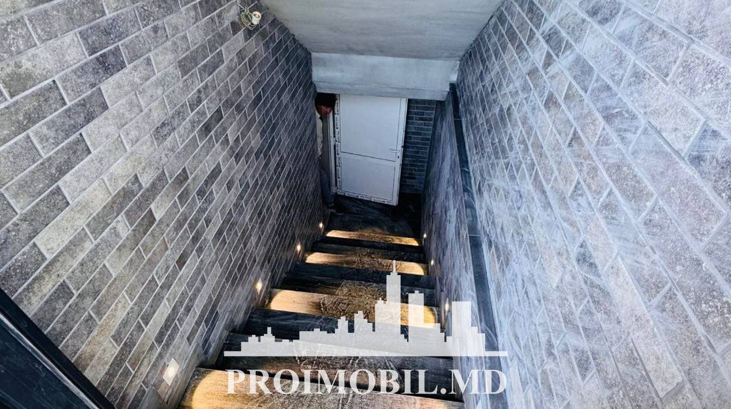 https://images.proimobil.md/YKupRNZveVCiP61o-HTrImELLj_bggEhj7DbC0QZZm0/watermark:0.75:so:0:30:0.39/resize:fill:1460:816:1/gravity:ce/bG9jYWw6Ly8vZXN0YXRlL2xyLzBjZWJhMzE5LWY1NDctNDcxOC05MzE3LTZiMDMxNWFjYzc3ZS5qcGVn