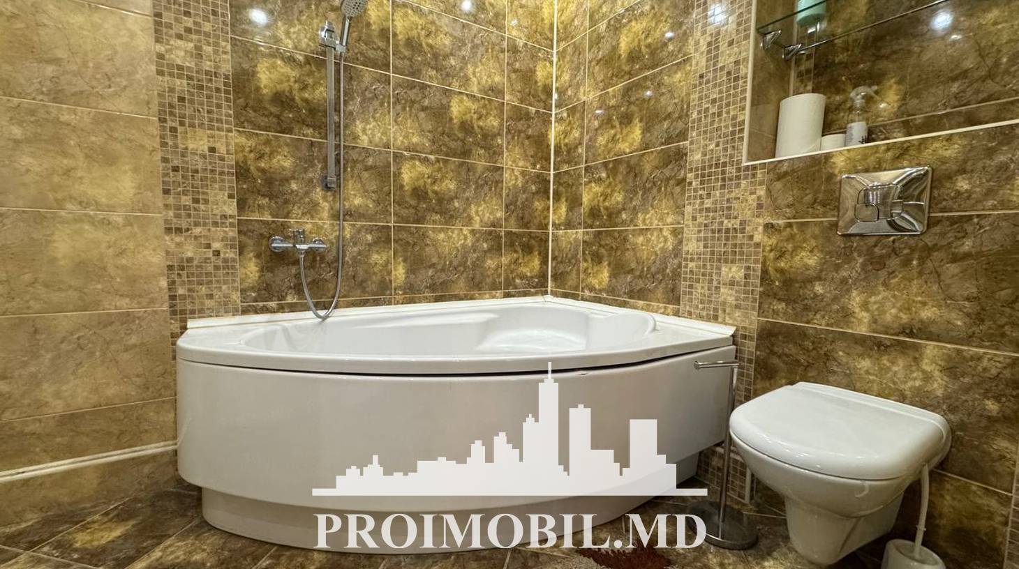 https://images.proimobil.md/YLPtdUw4ladfnl6XPe-5NvSPllMnJih-QmJkW1UKy_Q/watermark:0.75:so:0:30:0.39/resize:fill:1460:816:1/gravity:ce/bG9jYWw6Ly8vZXN0YXRlL2xyL2RlM2NlZWRmLWQ5NjUtNDIyMS1iMWI0LWVmMTA4ZDNhOTE1YS5qcGVn