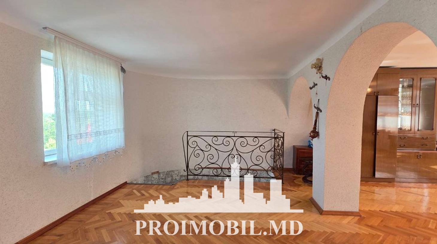 https://images.proimobil.md/YP2Z9ylPw4OtjmuDvSZ6B1qVQh0fjY-TAhvI7pXLbN8/watermark:0.75:so:0:30:0.39/resize:fill:1460:816:1/gravity:ce/bG9jYWw6Ly8vZXN0YXRlL2xyL2MxZjA0ZjFkLWFkYmMtNGRmYi05NzQ4LTVhMzU1NzE4MTU1Ni5qcGVn