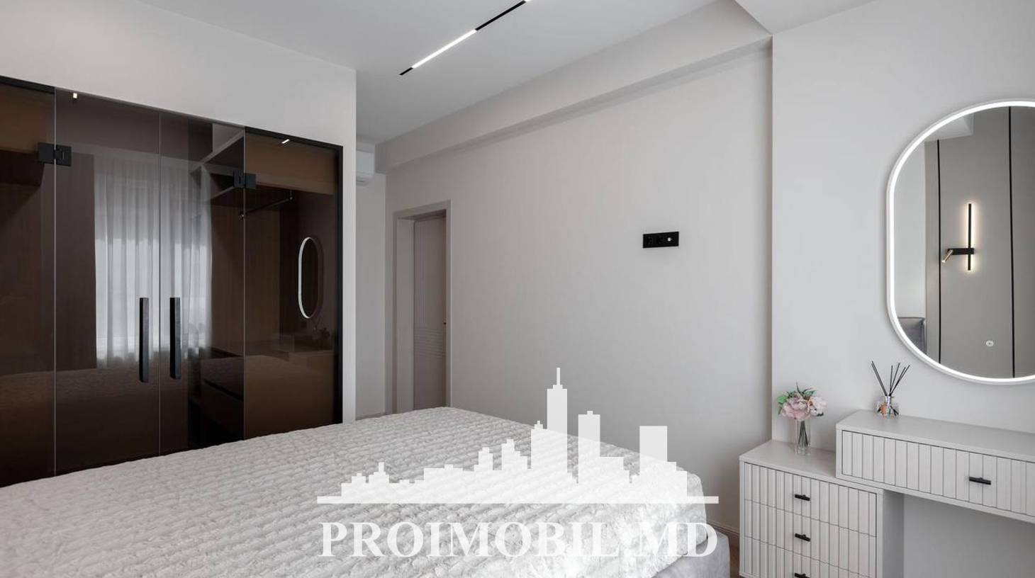 https://images.proimobil.md/YP6aV0vjOdmlwjywmPgWtbqhOCc-3O3lq_99eHN3_6Q/watermark:0.75:so:0:30:0.39/resize:fill:1460:816:1/gravity:ce/bG9jYWw6Ly8vZXN0YXRlL2xyL2FhODU0OGExLTc3MzItNGJkOS1hMWU2LWE4M2ZjNDI4ZTNiMC5qcGVn