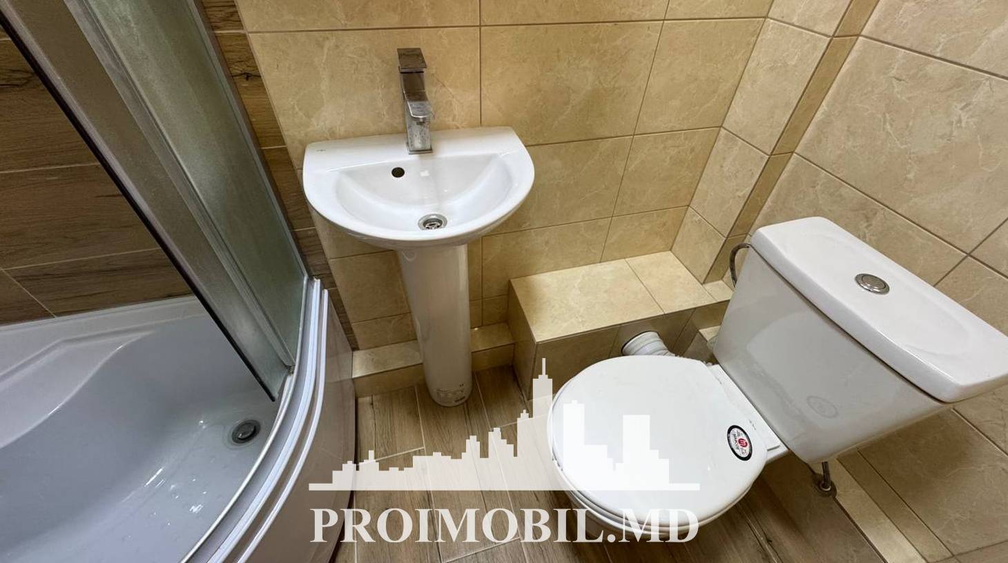 https://images.proimobil.md/YT_ox-JcLgNhUBR3ubII4EaqY4rsU_AKRABPK_5P_k0/watermark:0.75:so:0:30:0.39/resize:fill:1460:816:1/gravity:ce/bG9jYWw6Ly8vZXN0YXRlL2xyL2Y5ZWI5MTYxLTI5ZDItNDNmZS04NjliLTA3OWE3NGFiMzkyMC5qcGVn