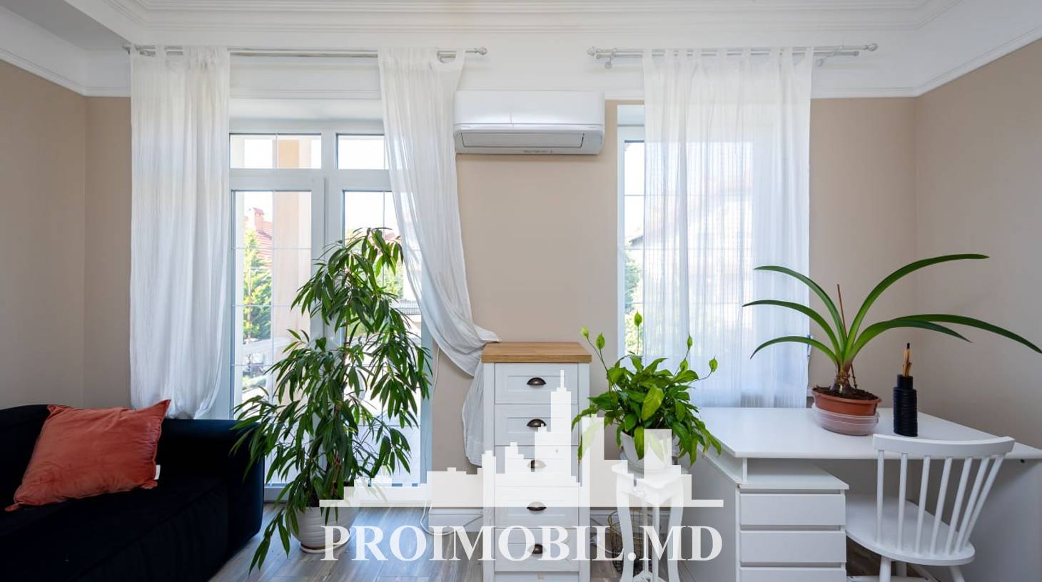 https://images.proimobil.md/YVOfuQVdo6-75fp2Z5reXaDfVuEHqLndo0WMg3BJEnM/watermark:0.75:so:0:30:0.39/resize:fill:1460:816:1/gravity:ce/bG9jYWw6Ly8vZXN0YXRlL2xyL2I4ZWMxNWZmLTQwODUtNDAyNC1iNjFjLTNiMmQ5MTU5YWJiMC5qcGVn